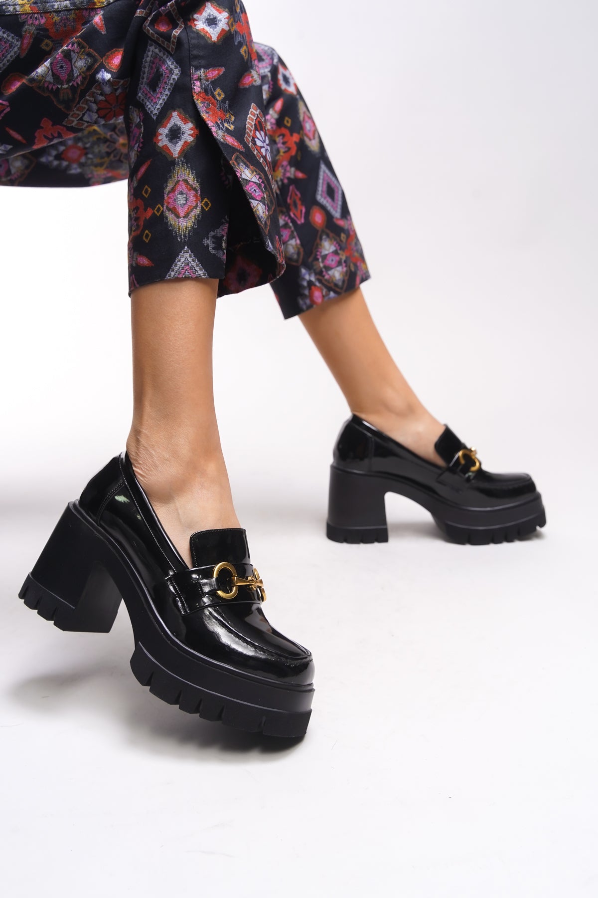 Riccon Ivofaelor Kadın Topuklu Loafer 00121520 Siyah Kırışık Rugan