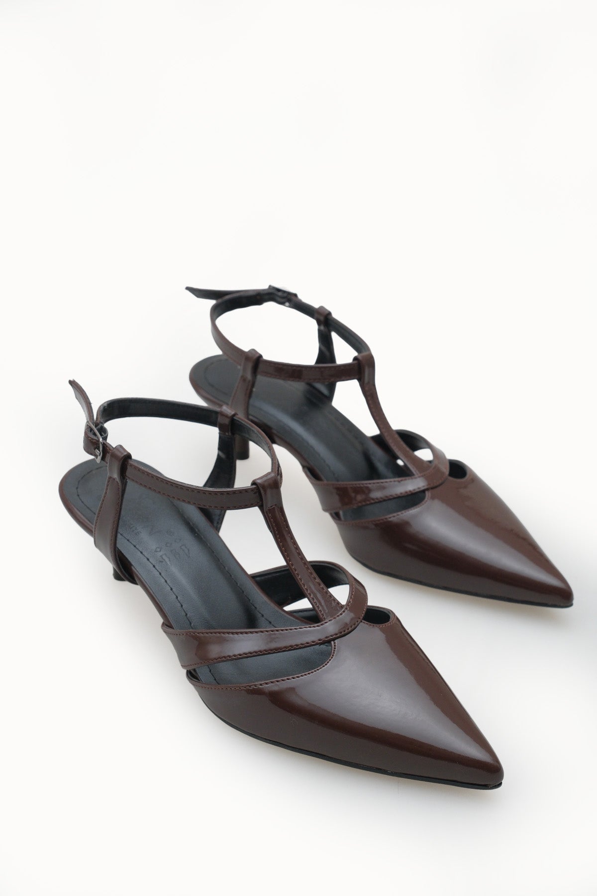 Riccon Kadın Sivri Burunlu Arkası Açık İnce Topuklu Ayakkabı 0012210 Kahverengi Rugan