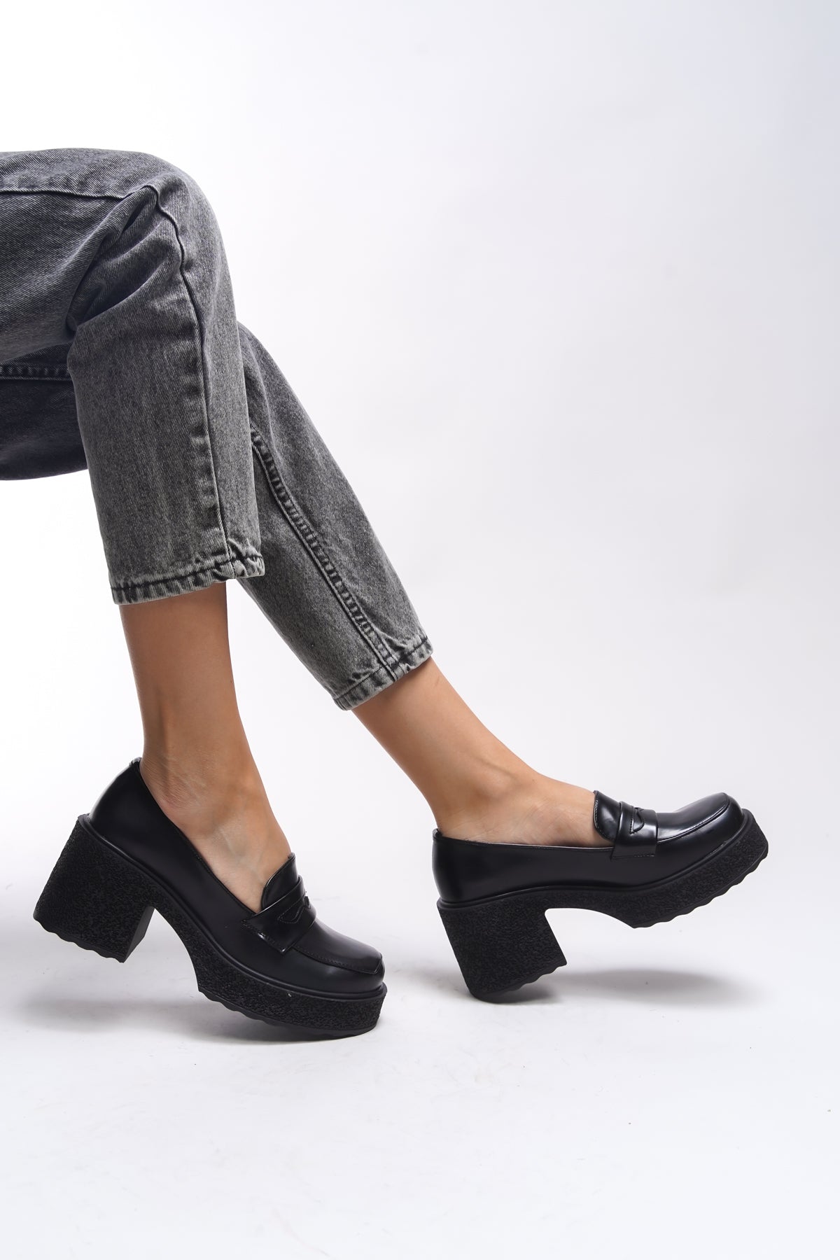 Riccon Quphrele Kadın Topuklu Loafer 00121520 Siyah Rugan