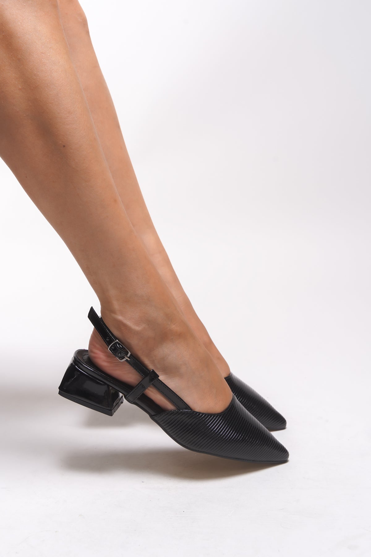 Riccon Zellanys Kadın Arkası Açık Sivri Burun Topuklu Ayakkabı 0012350