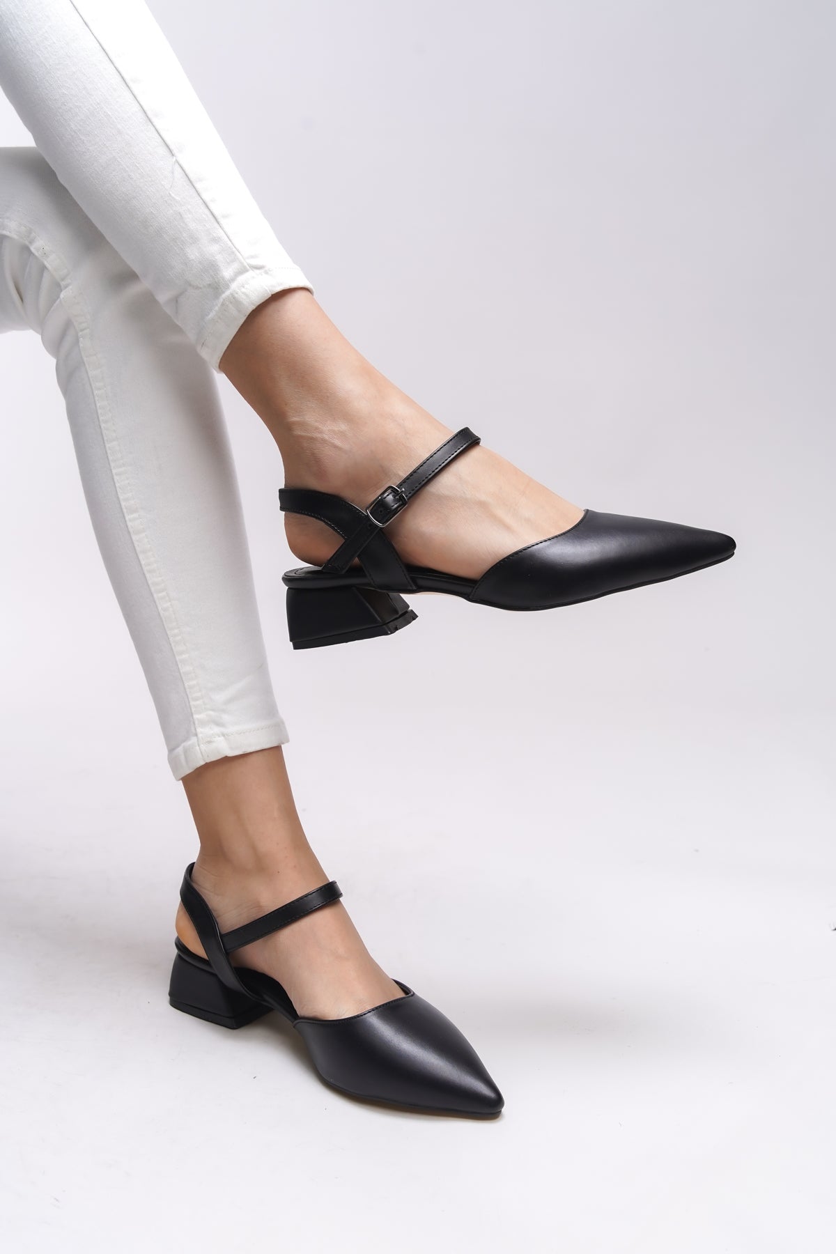 Riccon Heilleia Kadın Arkası Açık Sivri Burun Topuklu Ayakkabı 0012335