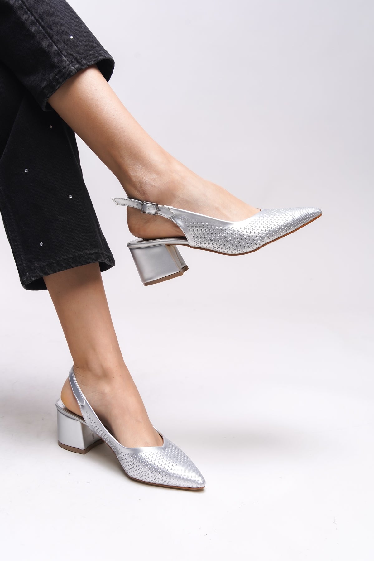 Riccon Maudthyl Kadın Arkası Açık Sivri Burun Kalın Topuklu Ayakkabı 0012443