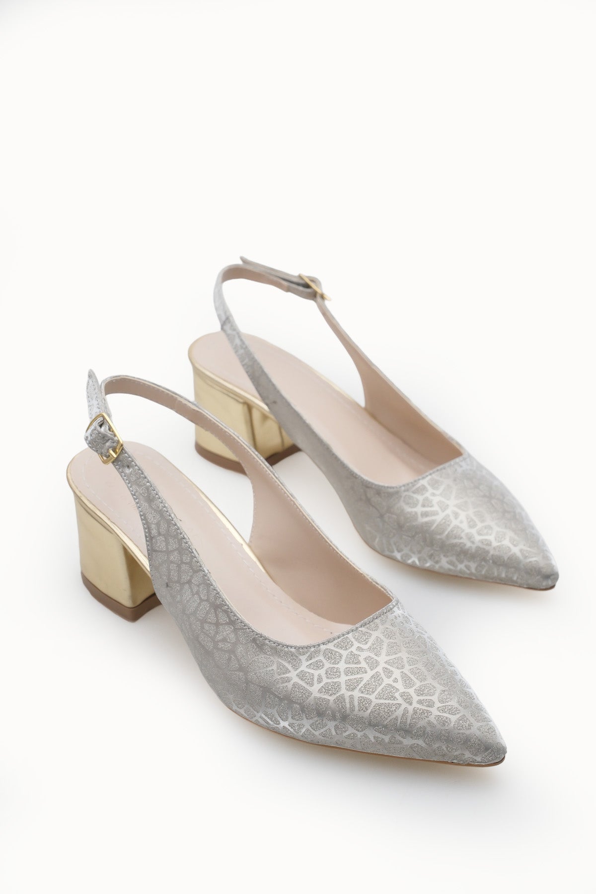 Riccon Kadın Sivri Burunlu Arkası Açık Topuklu Ayakkabı 0012420 Altın Dokulu