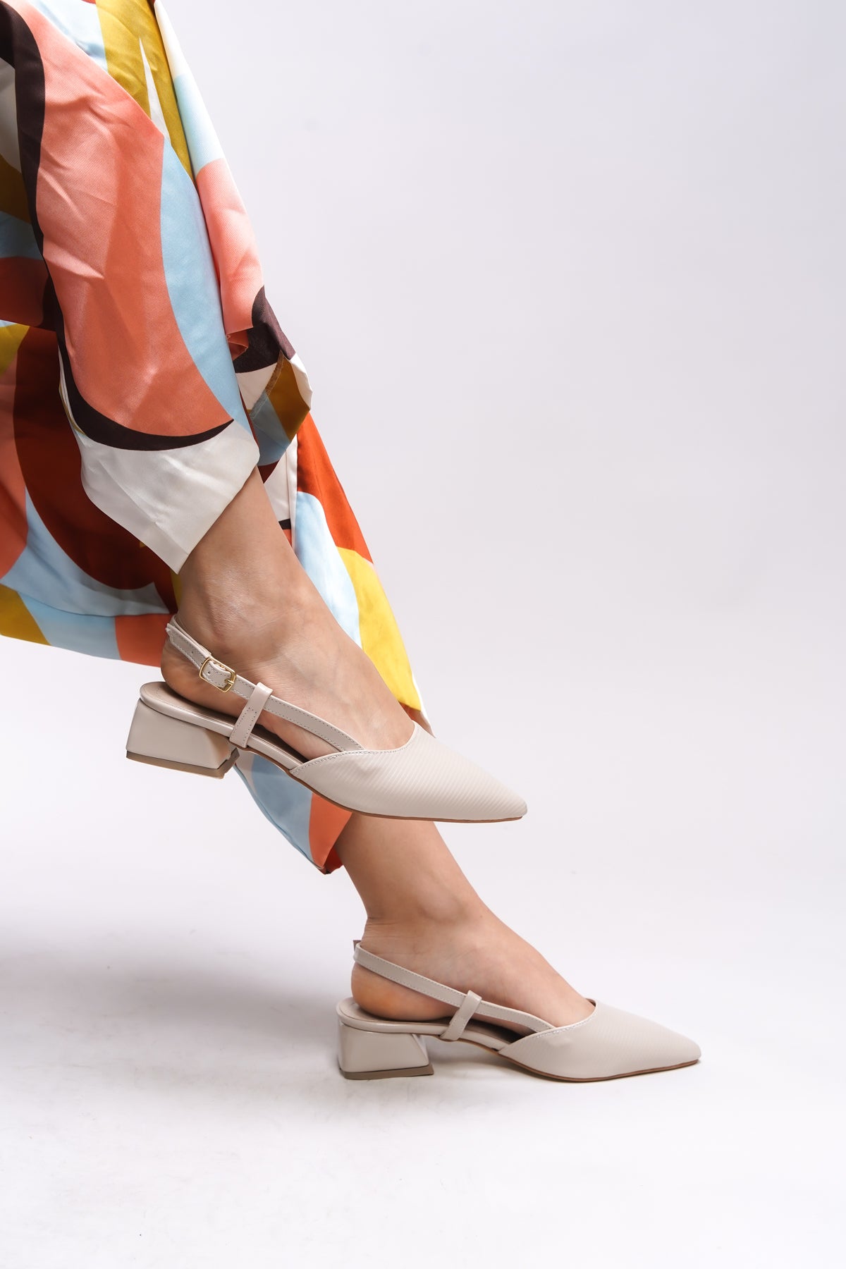 Riccon Zellanys Kadın Arkası Açık Sivri Burun Topuklu Ayakkabı 0012350