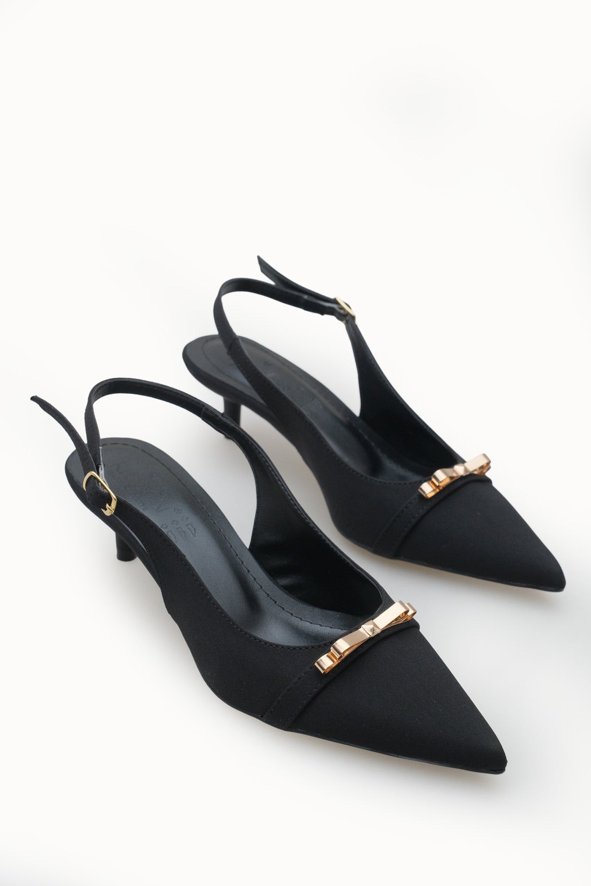 Riccon Kadın Sivri Burunlu Arkası Açık İnce Topuklu Ayakkabı 0012205 Mat Siyah