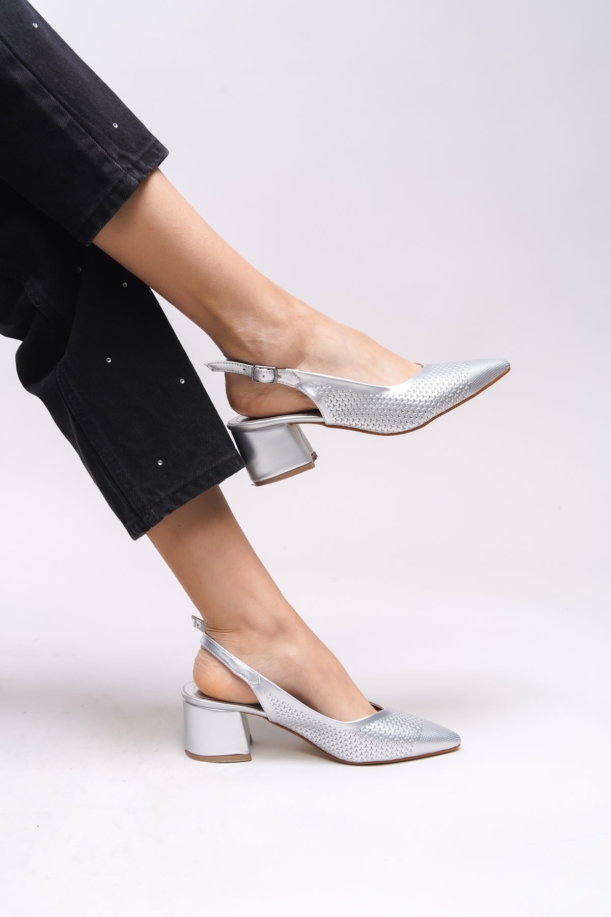 Riccon Maudthyl Kadın Arkası Açık Sivri Burun Kalın Topuklu Ayakkabı 0012443