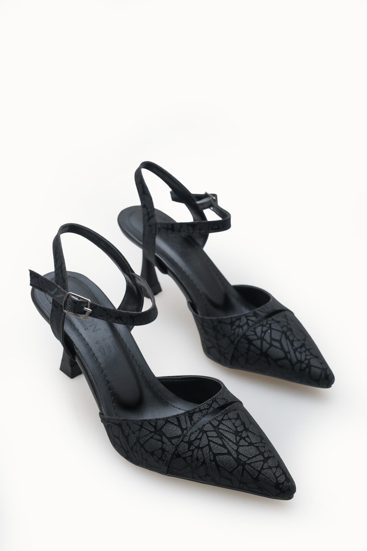 Riccon Kadın Sivri Burunlu Arkası Açık İnce Topuklu Ayakkabı 0012727 Siyah Dokulu