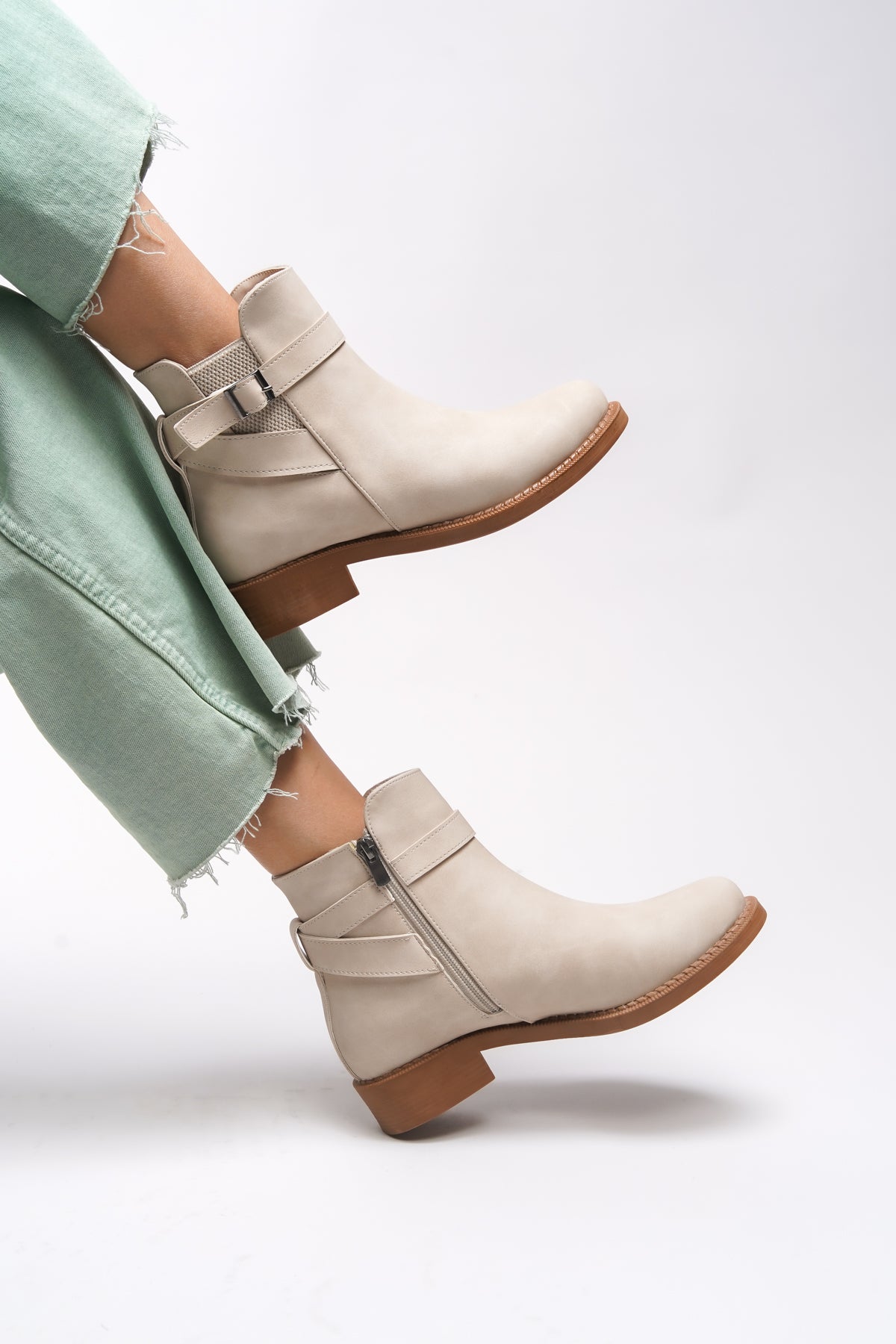 Riccon Elyedelia Kadın Toka Detaylı Lastikli Bot 0012452