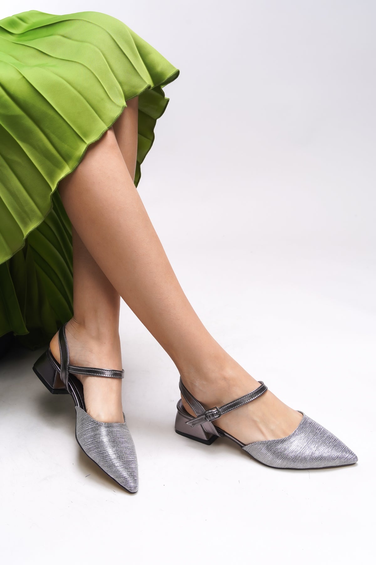 Riccon Heilleia Kadın Arkası Açık Sivri Burun Topuklu Ayakkabı 0012335