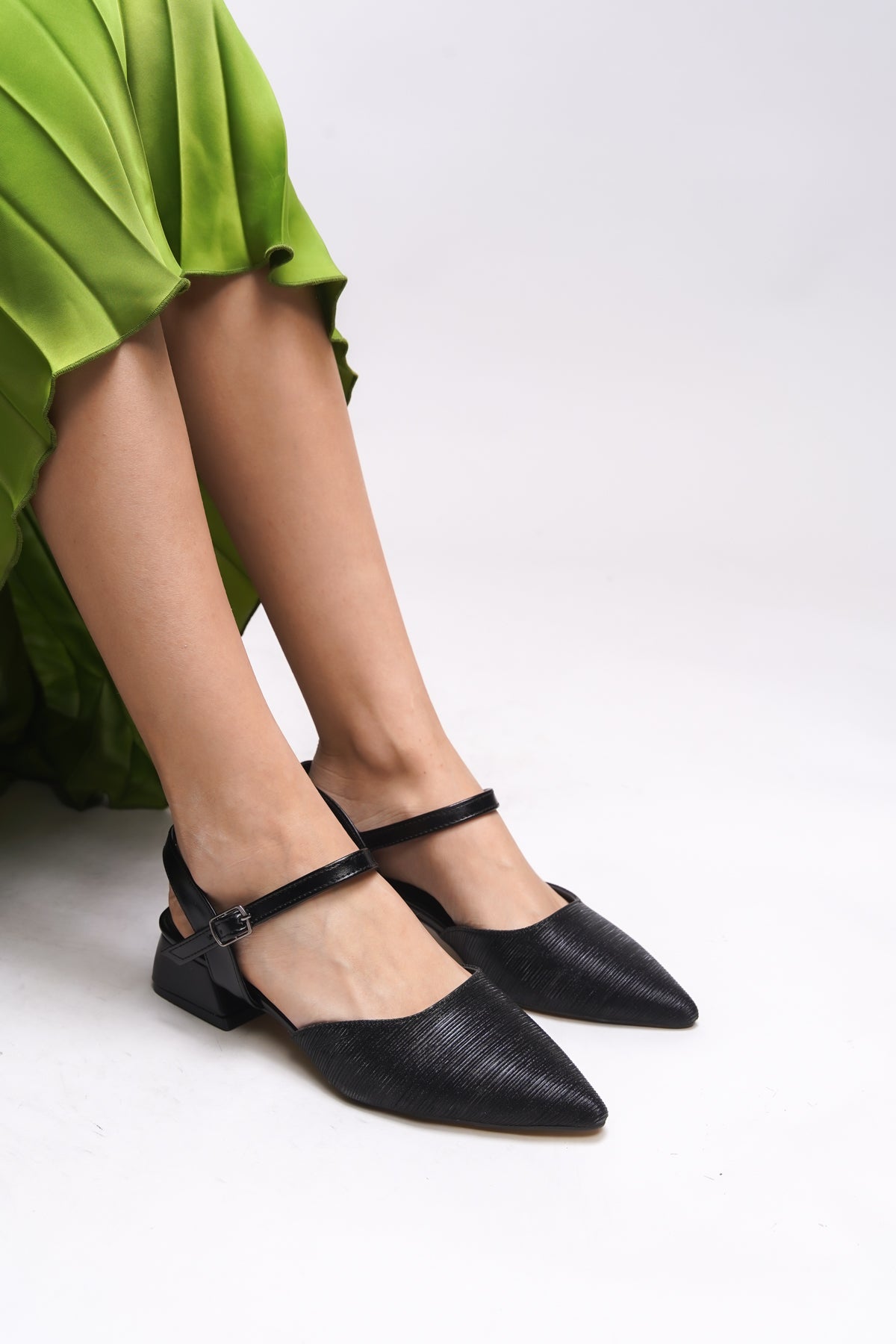 Riccon Heilleia Kadın Arkası Açık Sivri Burun Topuklu Ayakkabı 0012335