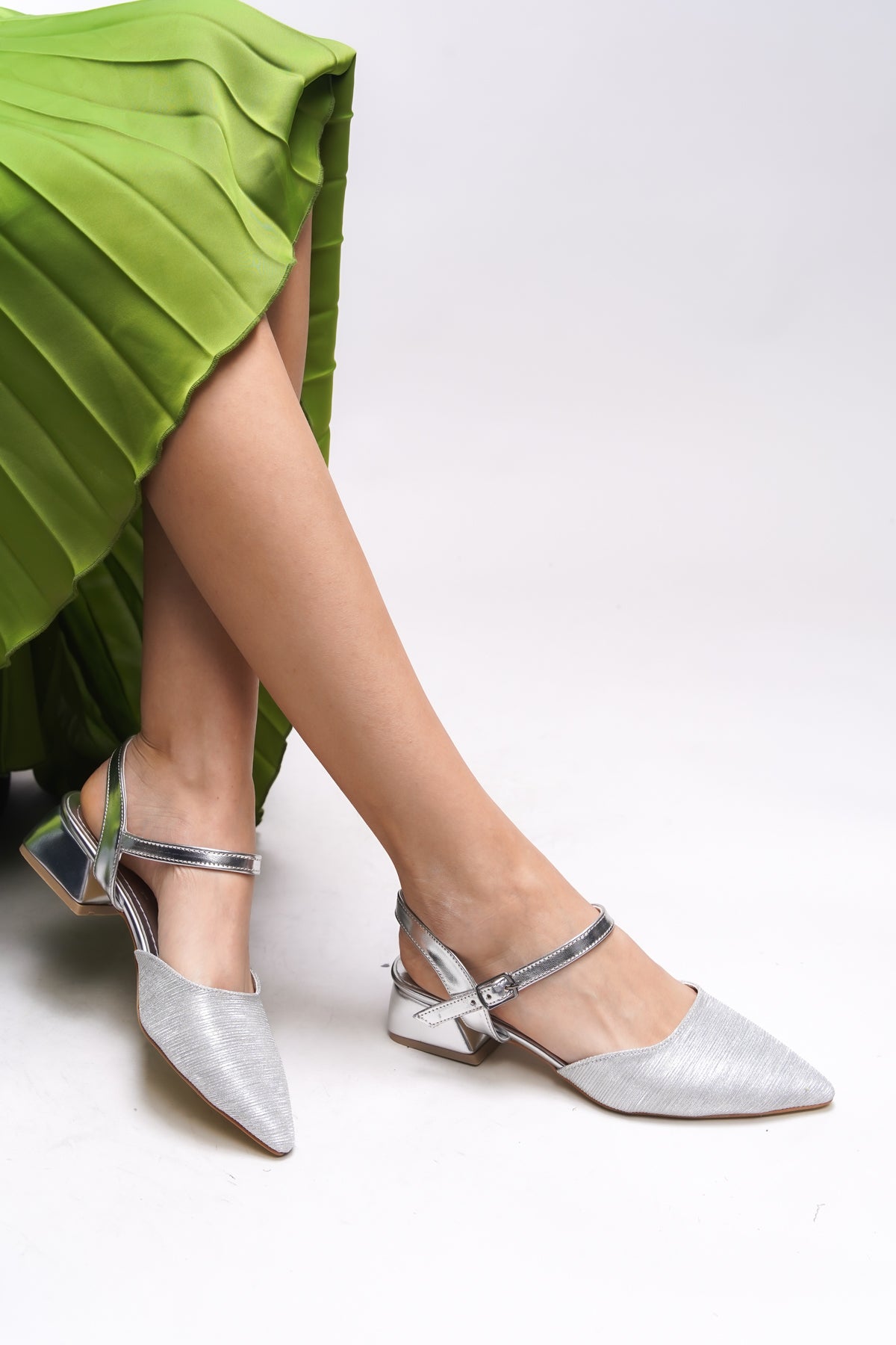 Riccon Heilleia Kadın Arkası Açık Sivri Burun Topuklu Ayakkabı 0012335