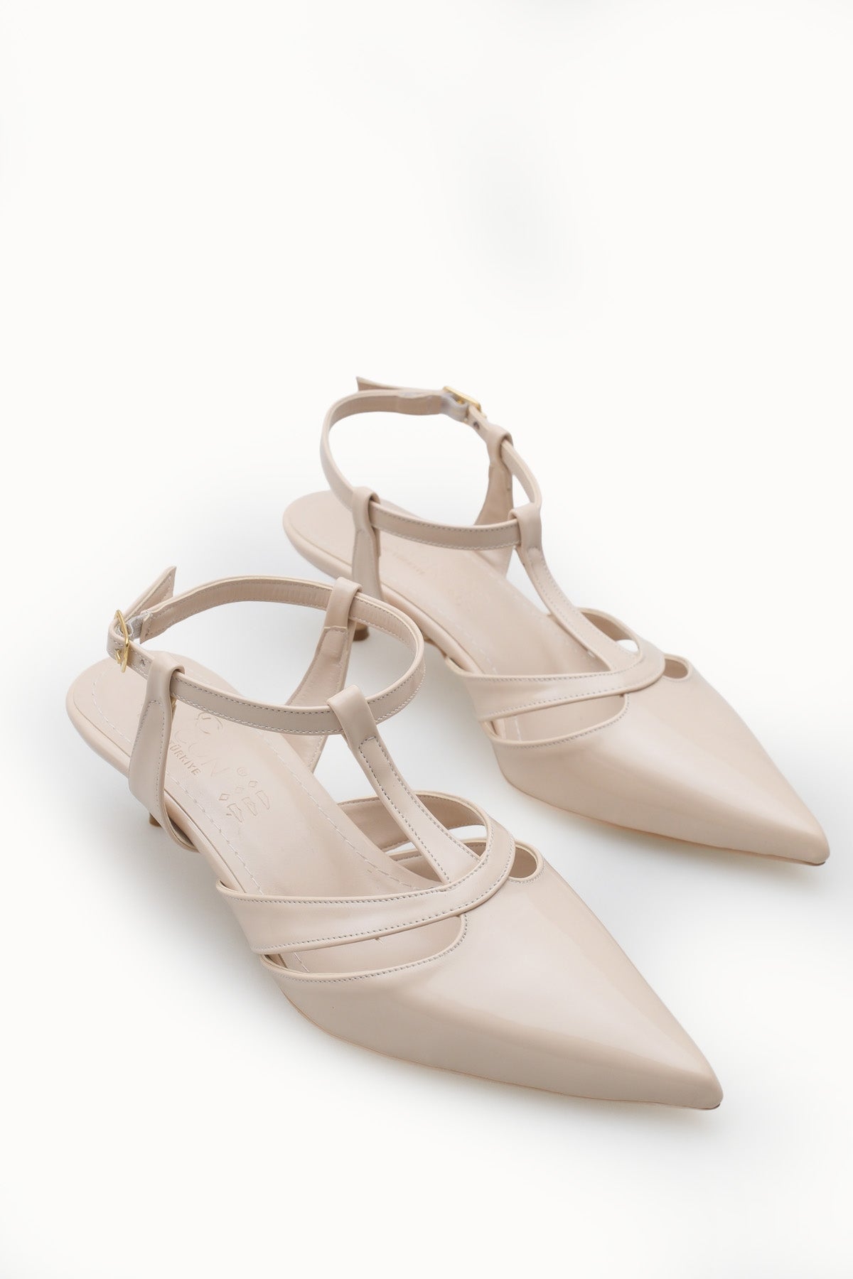 Riccon Kadın Sivri Burunlu Arkası Açık İnce Topuklu Ayakkabı 0012210 Ten Rugan