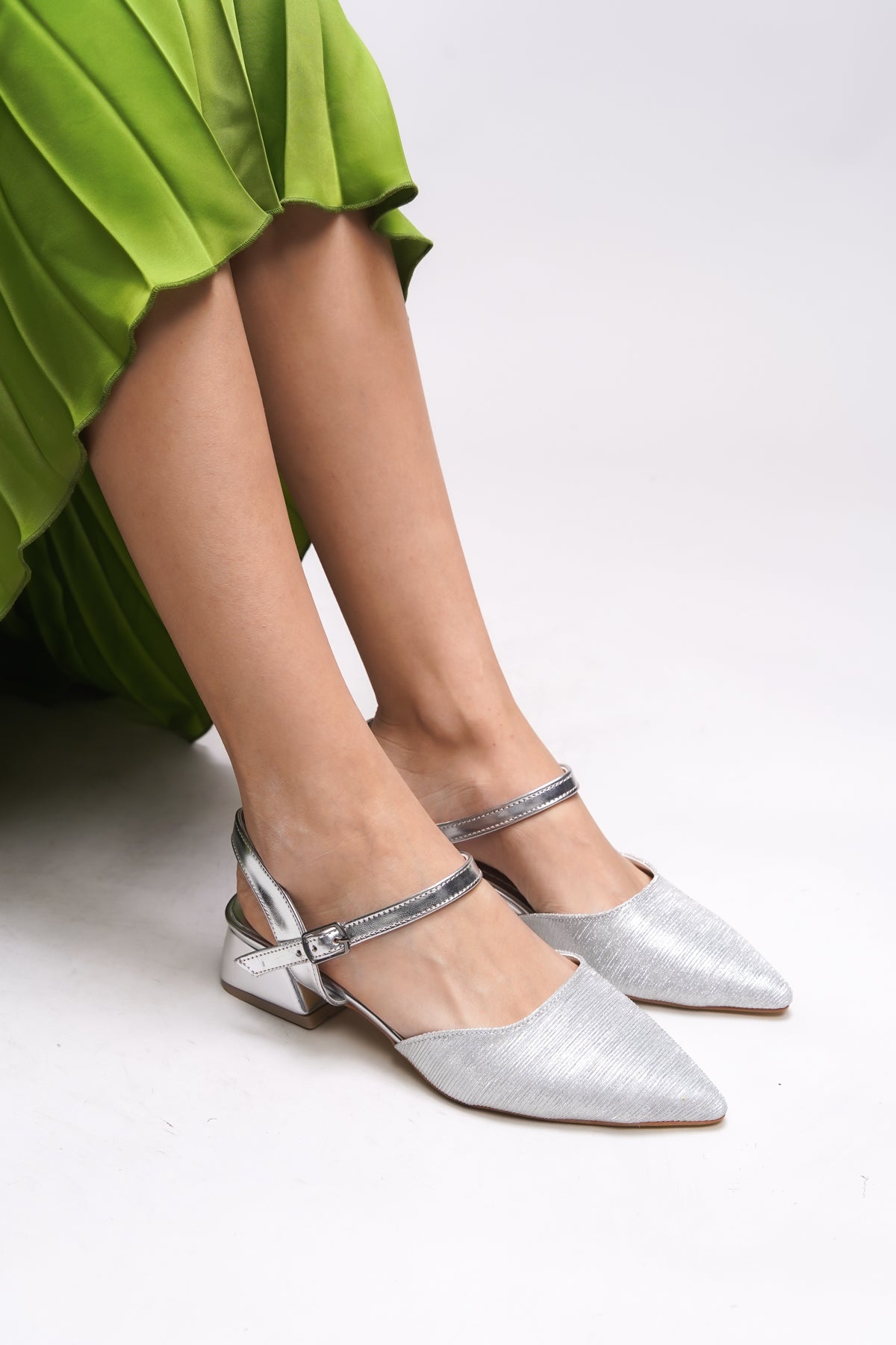 Riccon Heilleia Kadın Arkası Açık Sivri Burun Topuklu Ayakkabı 0012335