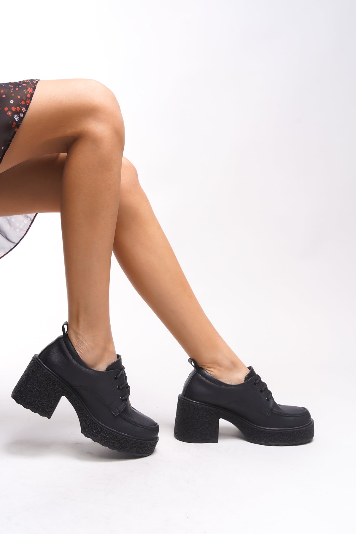 Riccon Qerekna Kadın Topuklu Bağcıklı Loafer 00121500 Dokulu Siyah Cilt