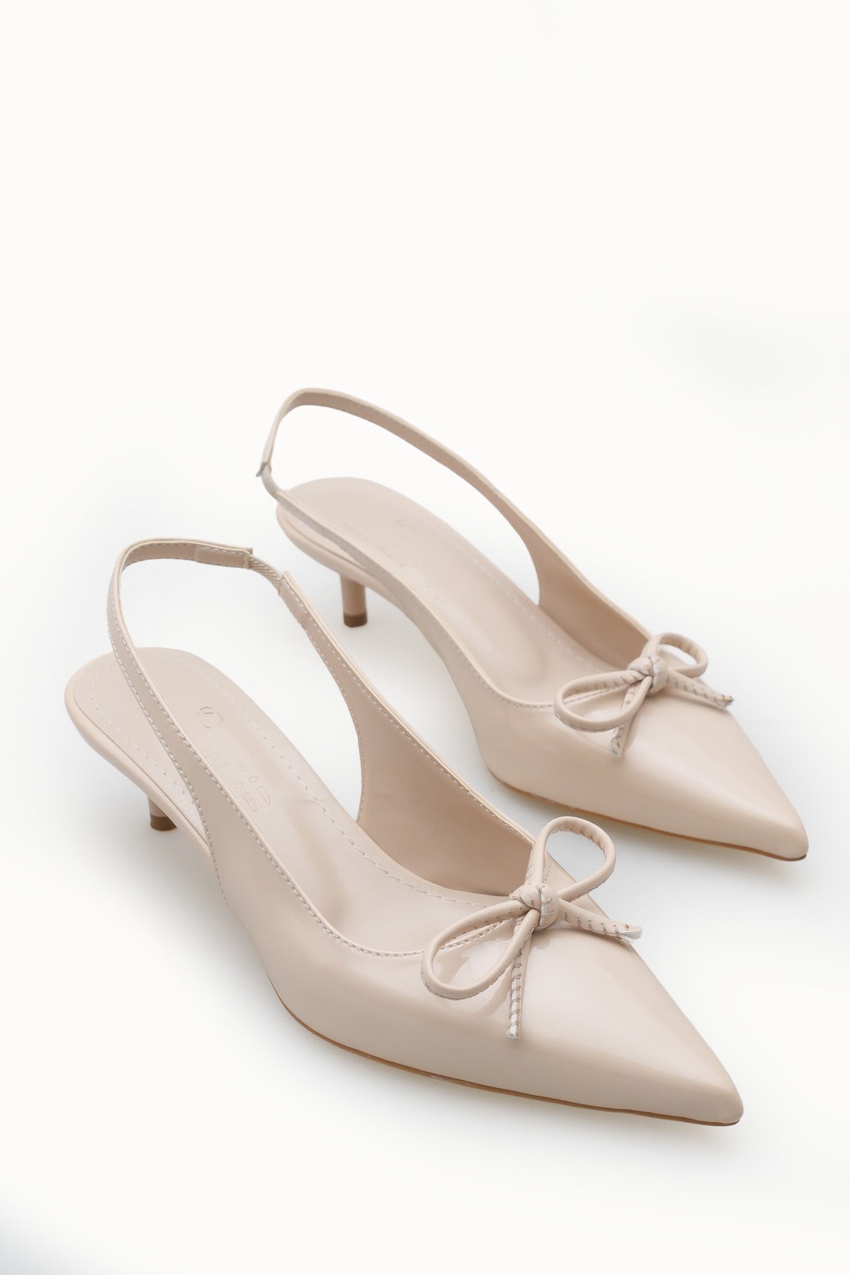 Riccon Kadın Sivri Burunlu Arkası Açık İnce Topuklu Ayakkabı 0012201 Ten Rugan