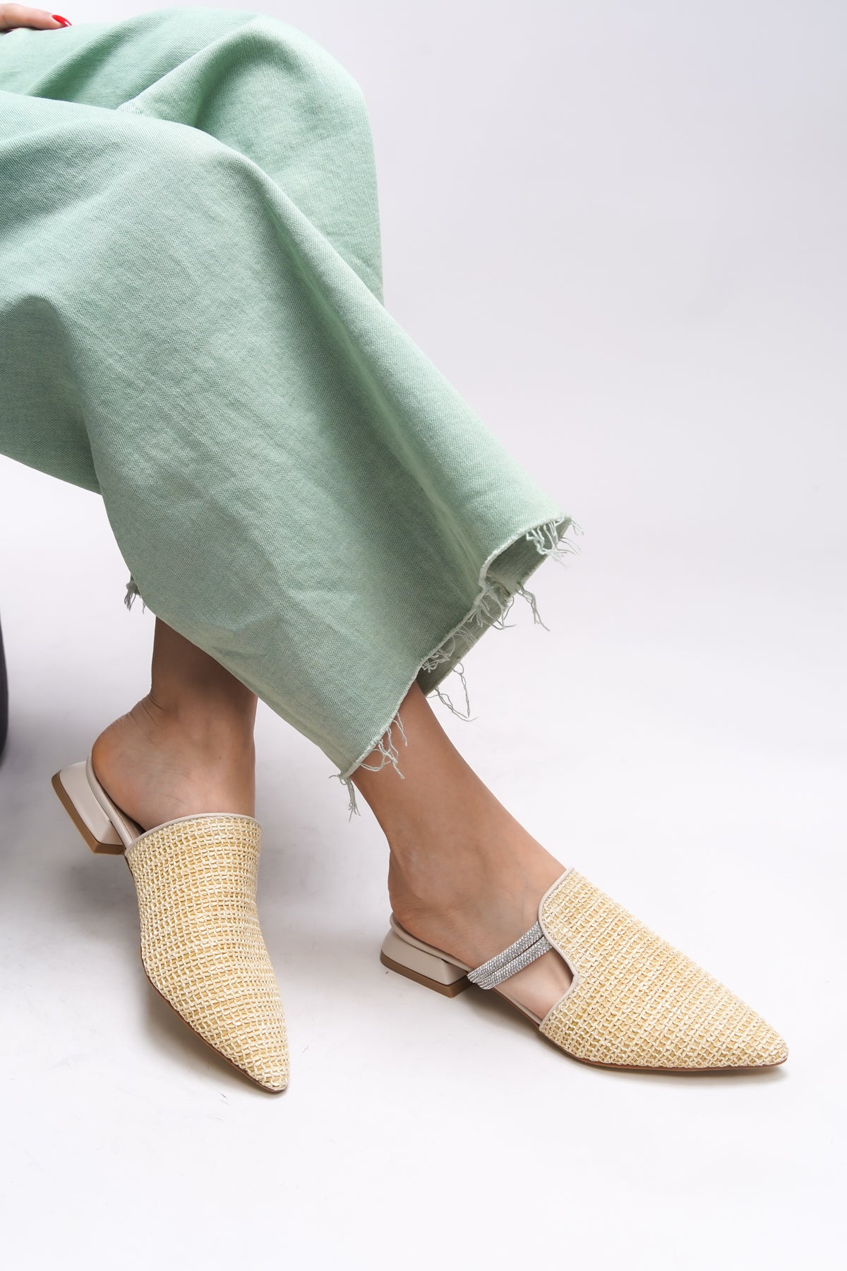 Riccon Elthaela Kadın Sivri Burun Kısa Topuklu Terlik 0012804