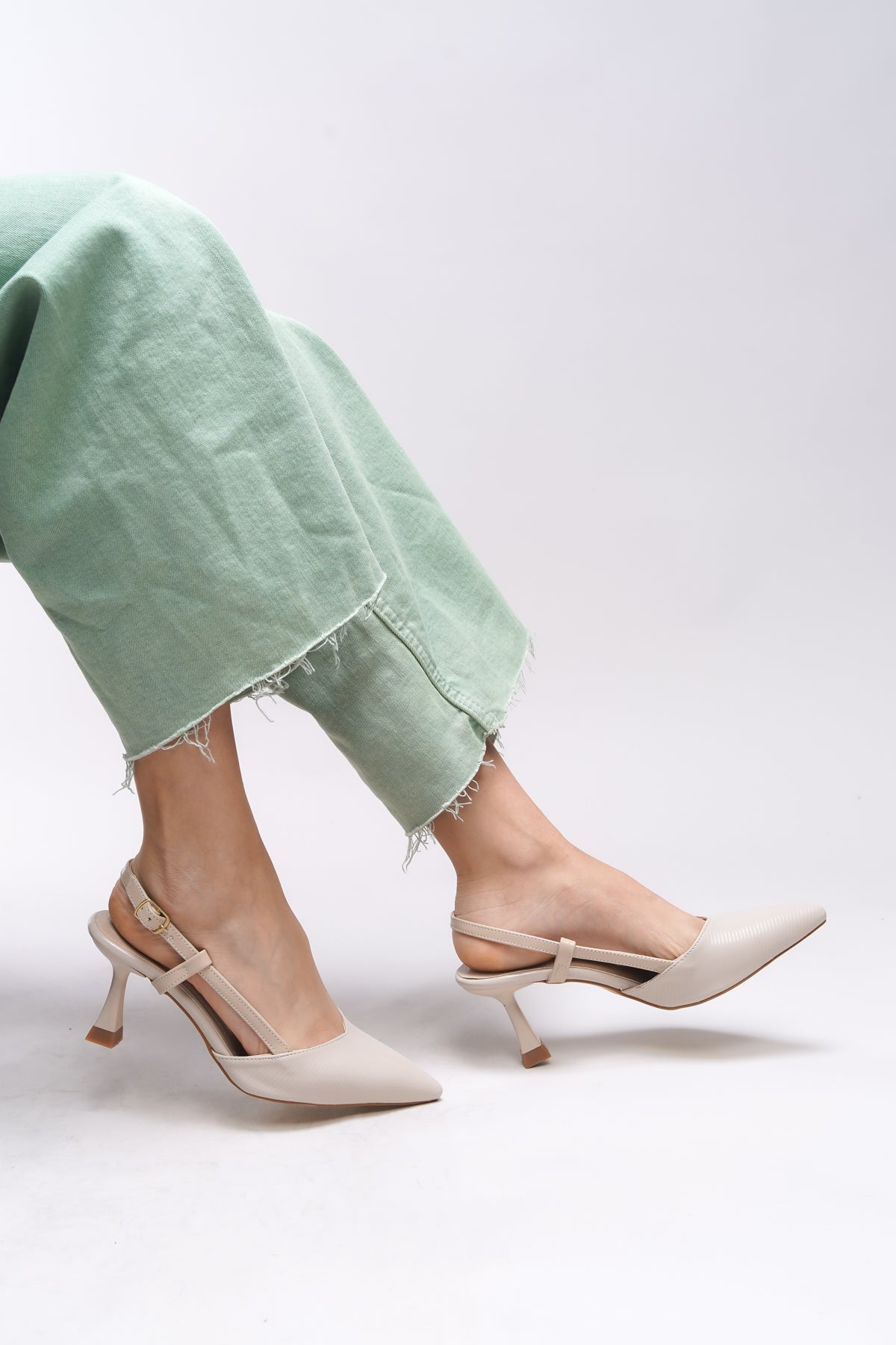 Riccon Elyerue Kadın Arkası Açık Sivri Burun Stiletto 0012725