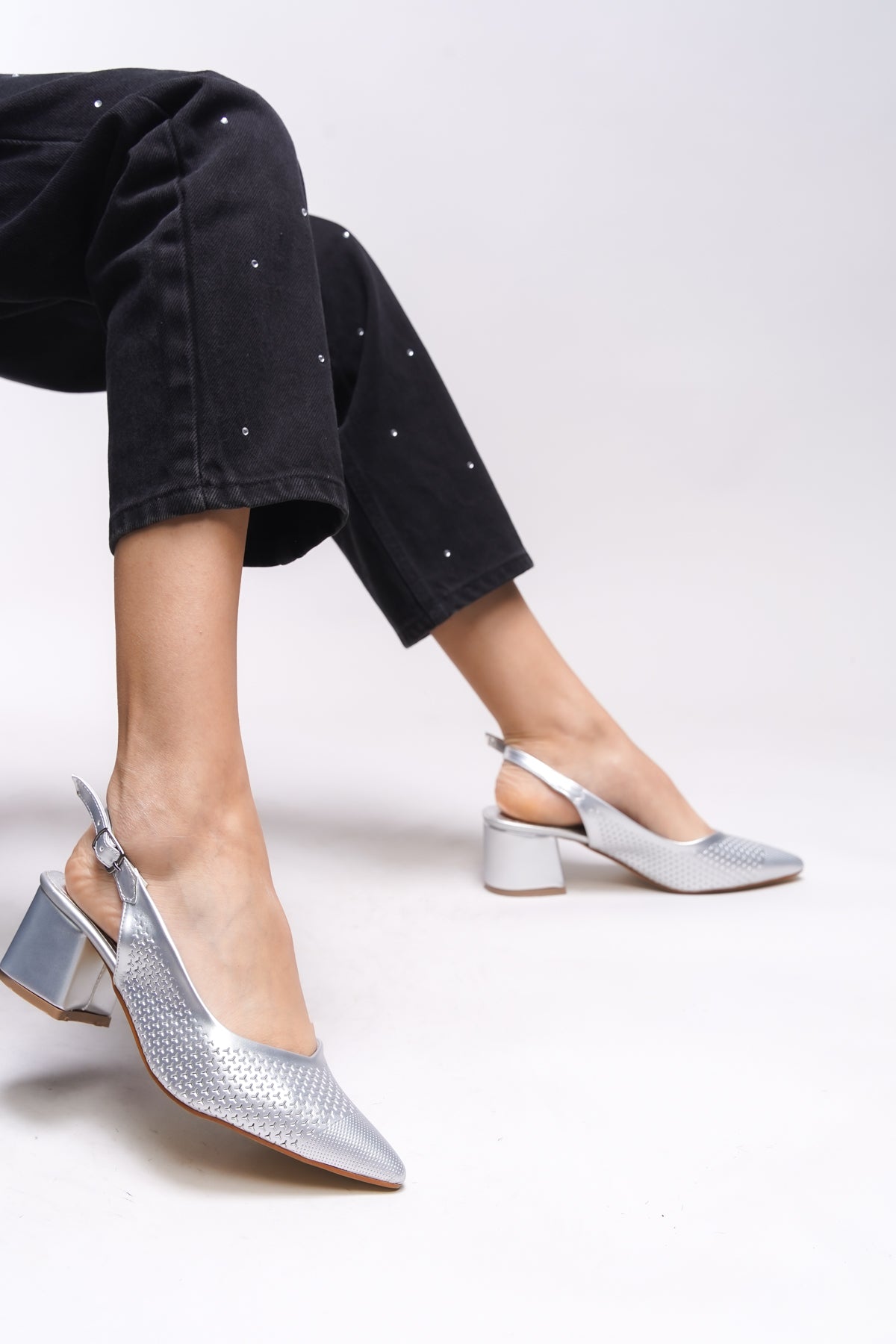 Riccon Maudthyl Kadın Arkası Açık Sivri Burun Kalın Topuklu Ayakkabı 0012443