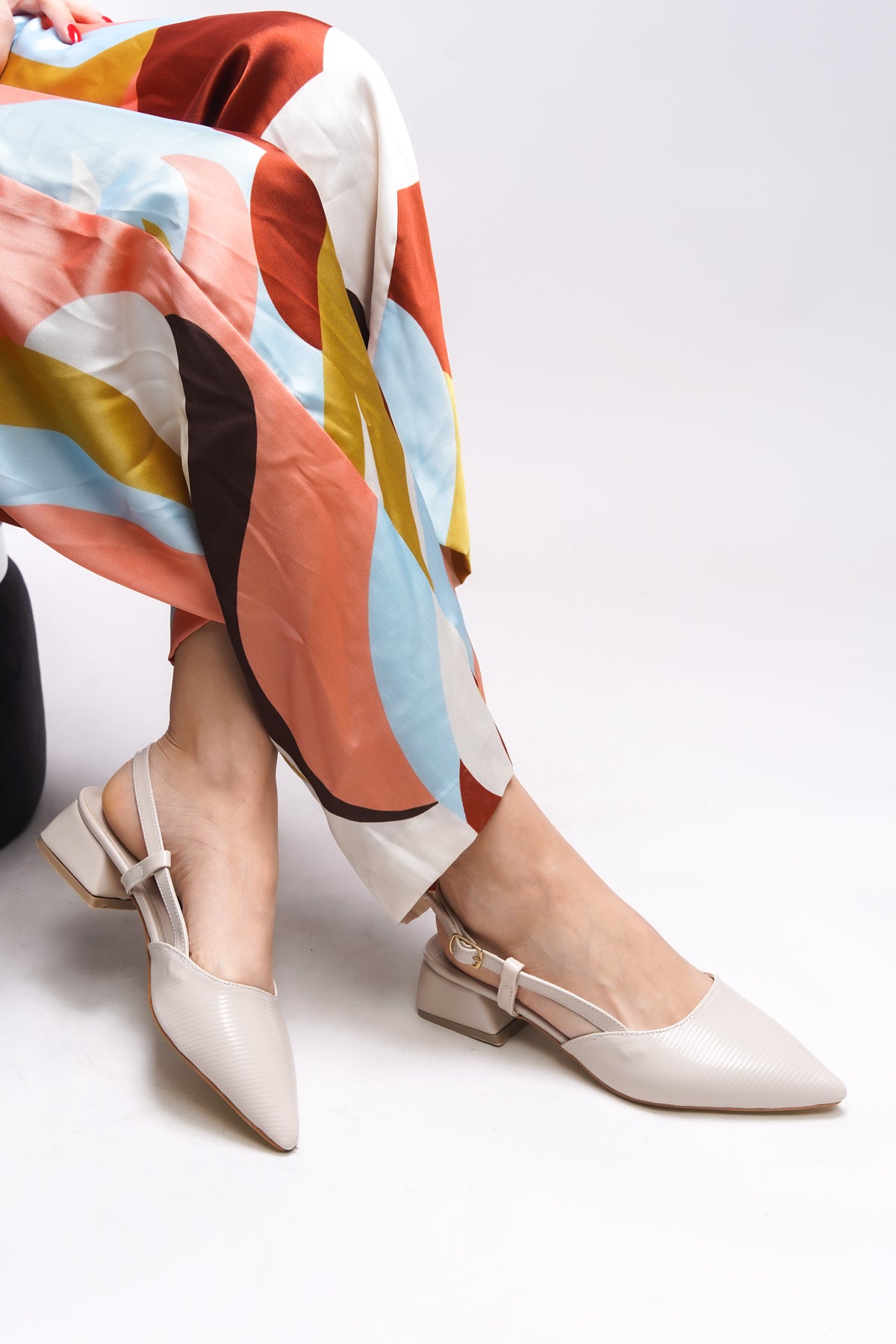 Riccon Zellanys Kadın Arkası Açık Sivri Burun Topuklu Ayakkabı 0012350