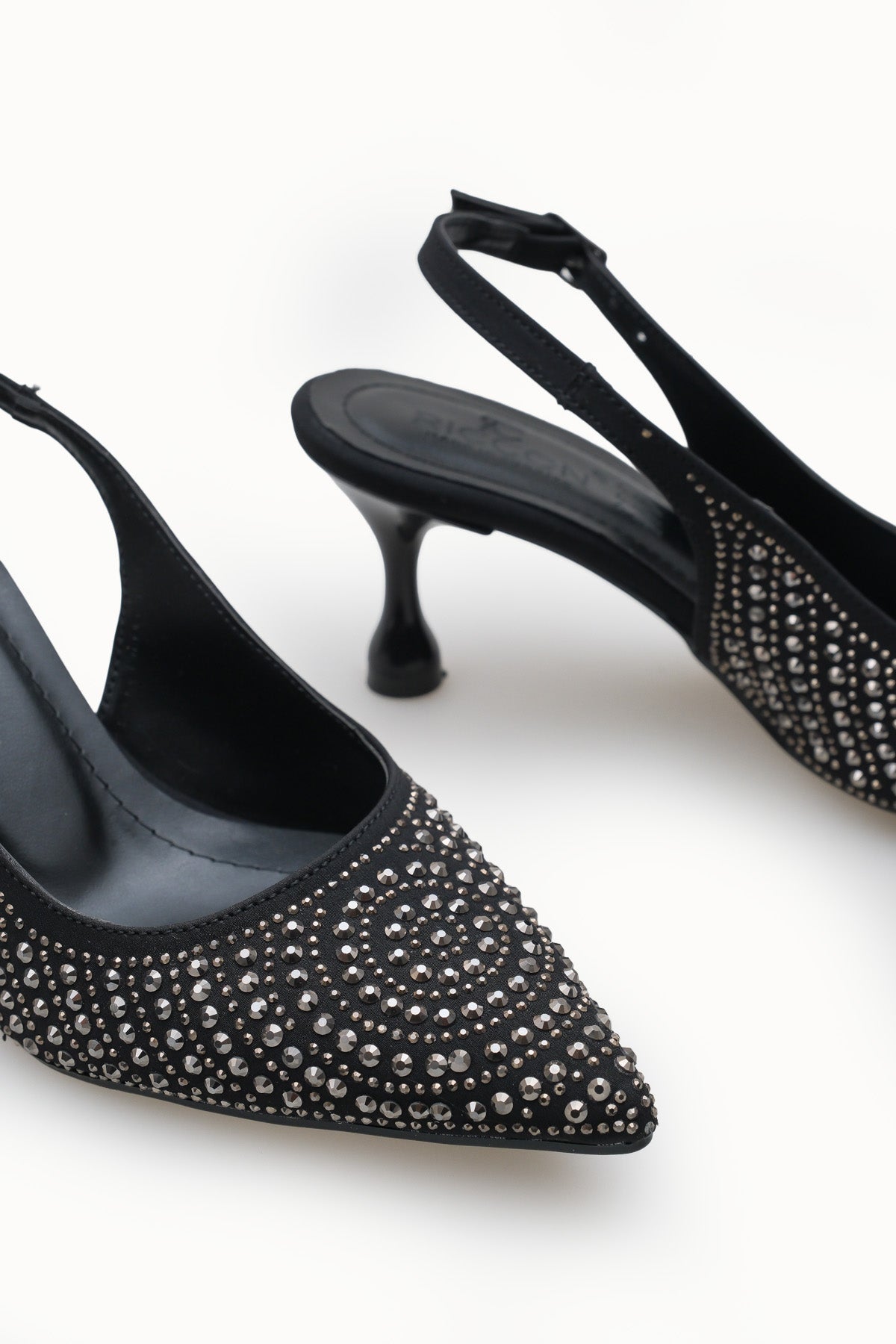 Riccon Kadın Sivri Burunlu Arkası Açık İnce Topuklu Ayakkabı 0012550 Siyah Gümüş