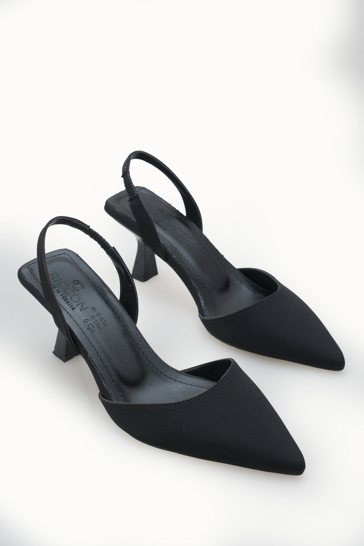 Riccon Kadın Sivri Burunlu Arkası Açık İnce Topuklu Ayakkabı 001206 Mat Siyah
