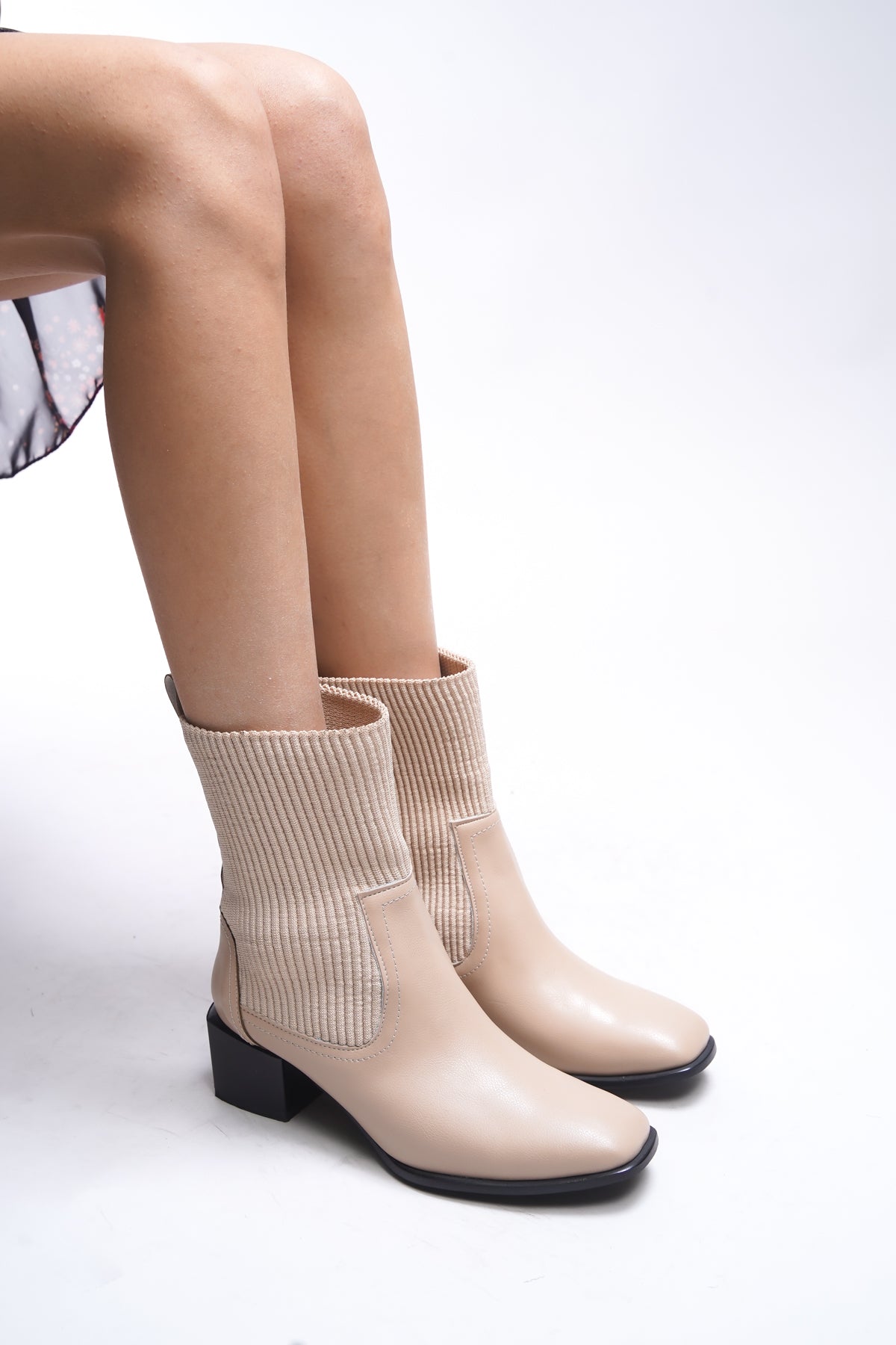 Riccon Raecnui Kadın Sivri Burunlu Lastikli Bot 00126060