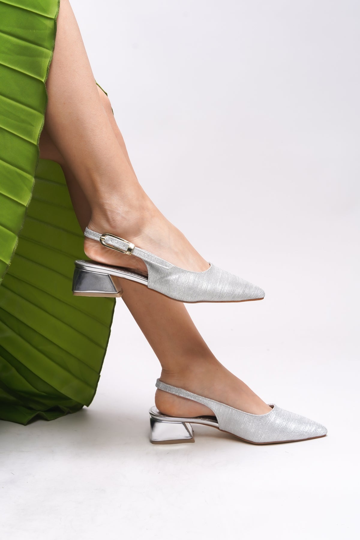 Riccon Tyltora Kadın Arkası Açık Sivri Burun Topuklu Ayakkabı 0012303