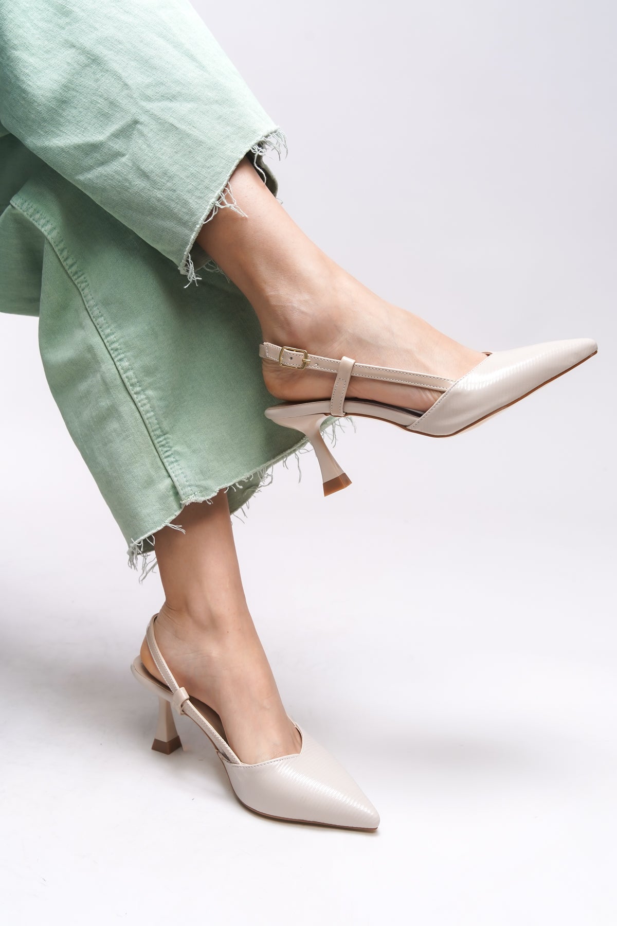 Riccon Elyerue Kadın Arkası Açık Sivri Burun Stiletto 0012725