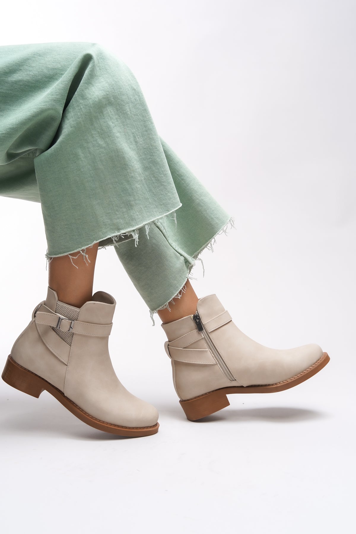 Riccon Elyedelia Kadın Toka Detaylı Lastikli Bot 0012452