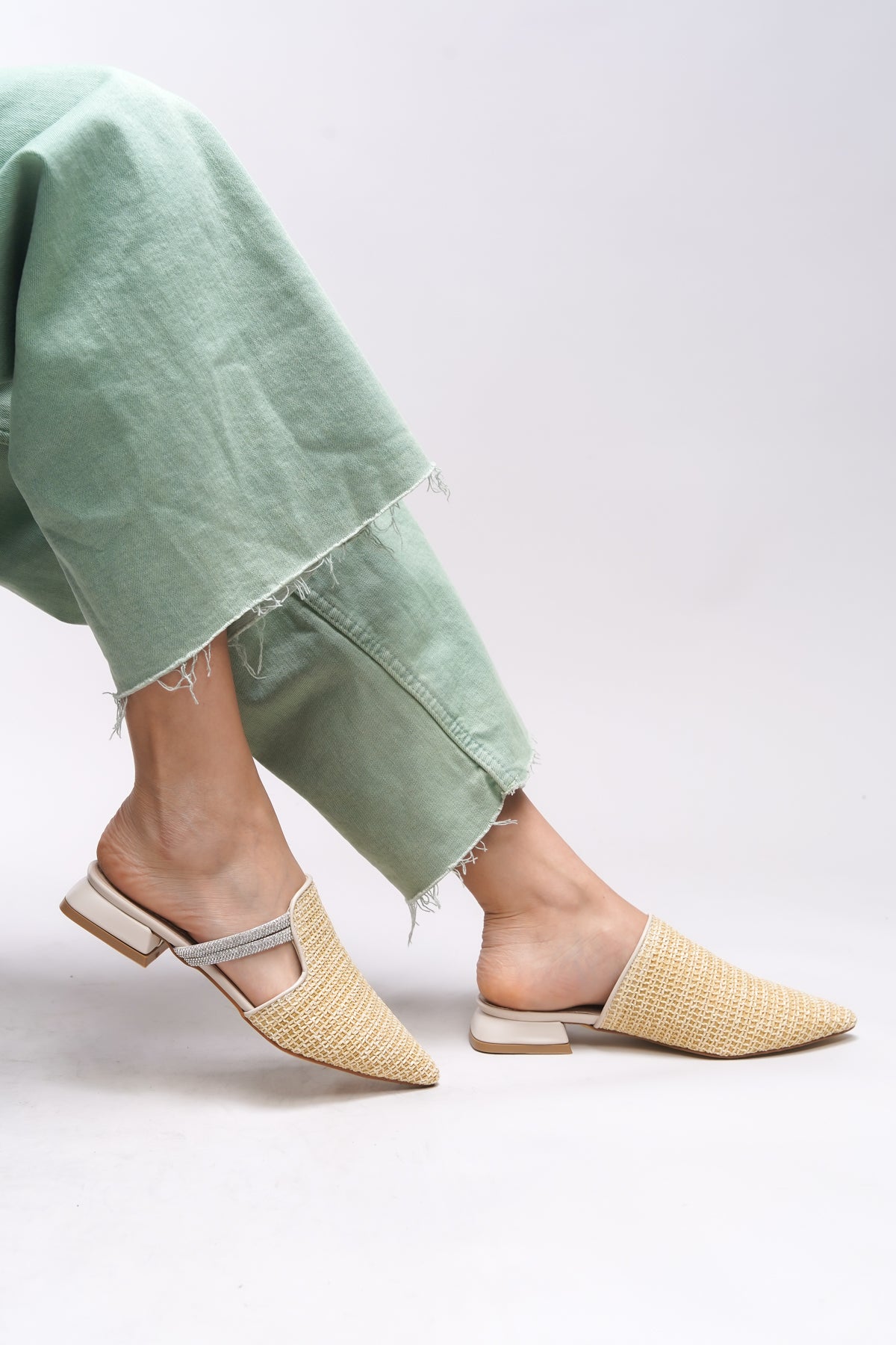 Riccon Elthaela Kadın Sivri Burun Kısa Topuklu Terlik 0012804