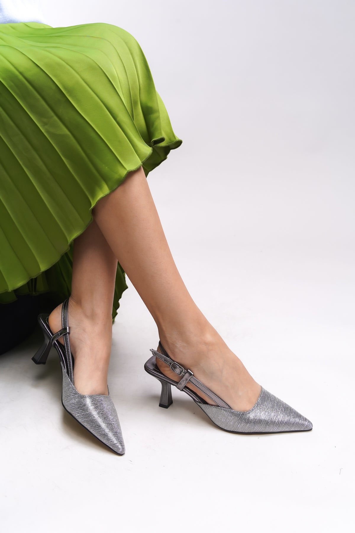 Riccon Evelniel Kadın Arkası Açık Sivri Burun Stiletto 001209