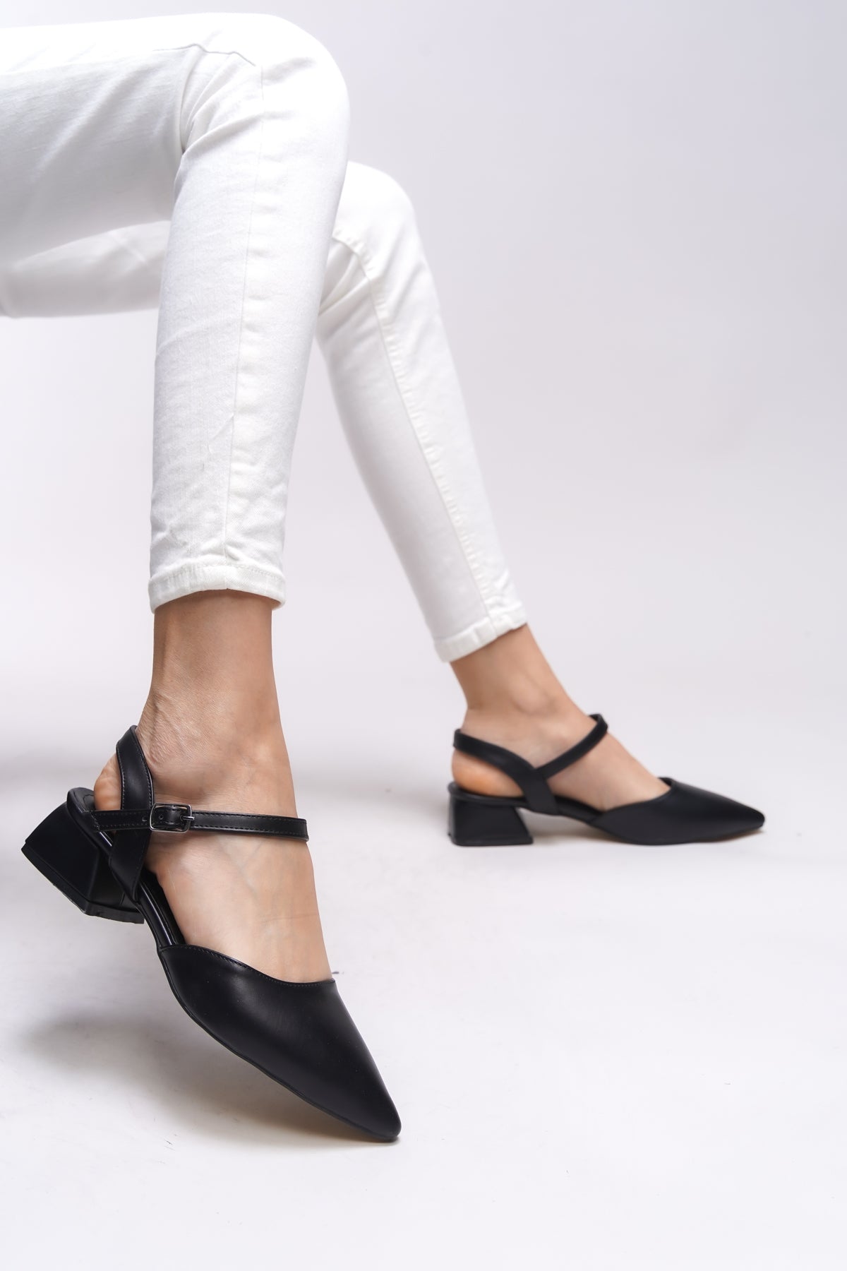 Riccon Heilleia Kadın Arkası Açık Sivri Burun Topuklu Ayakkabı 0012335