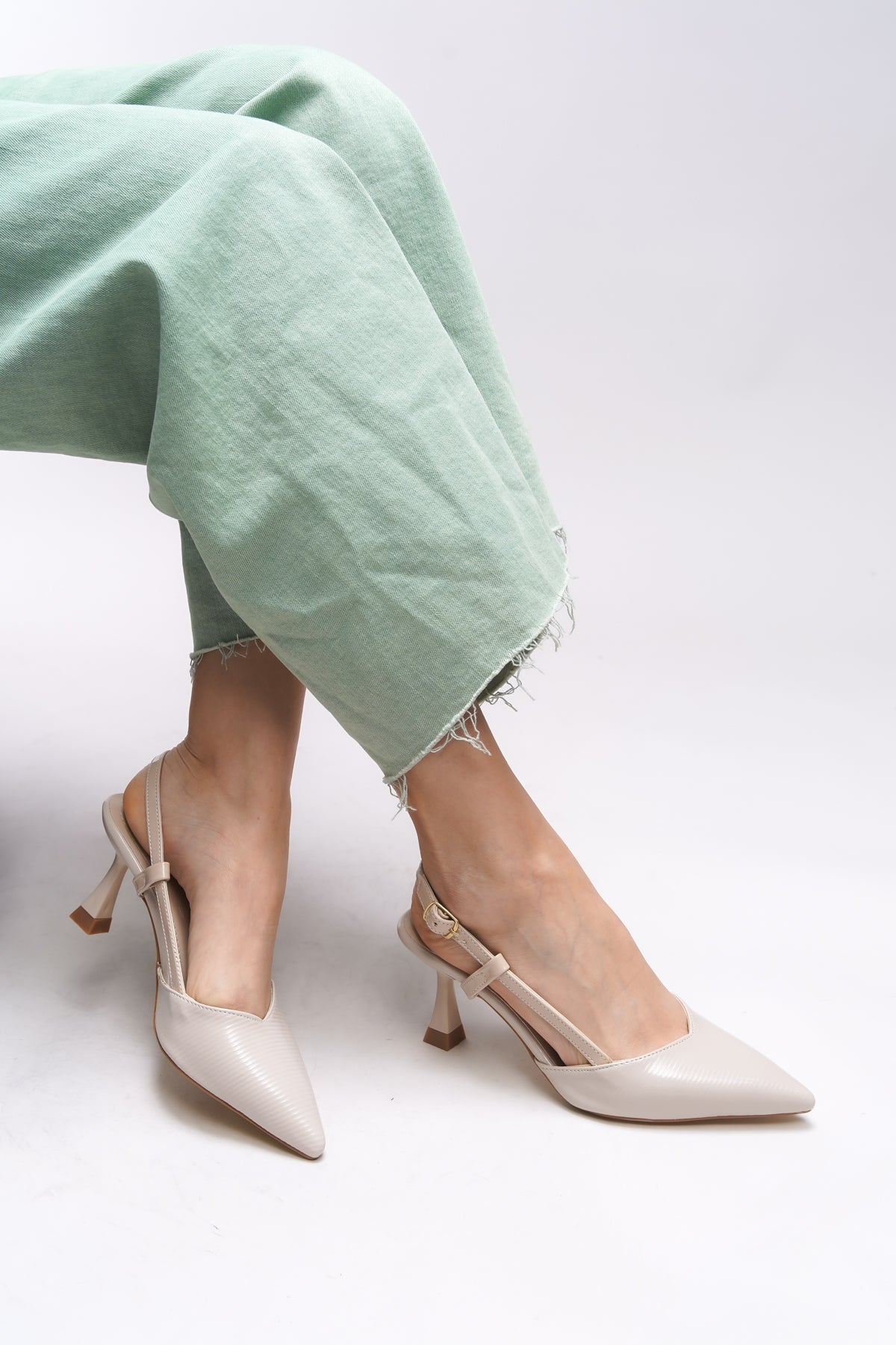 Riccon Elyerue Kadın Arkası Açık Sivri Burun Stiletto 0012725