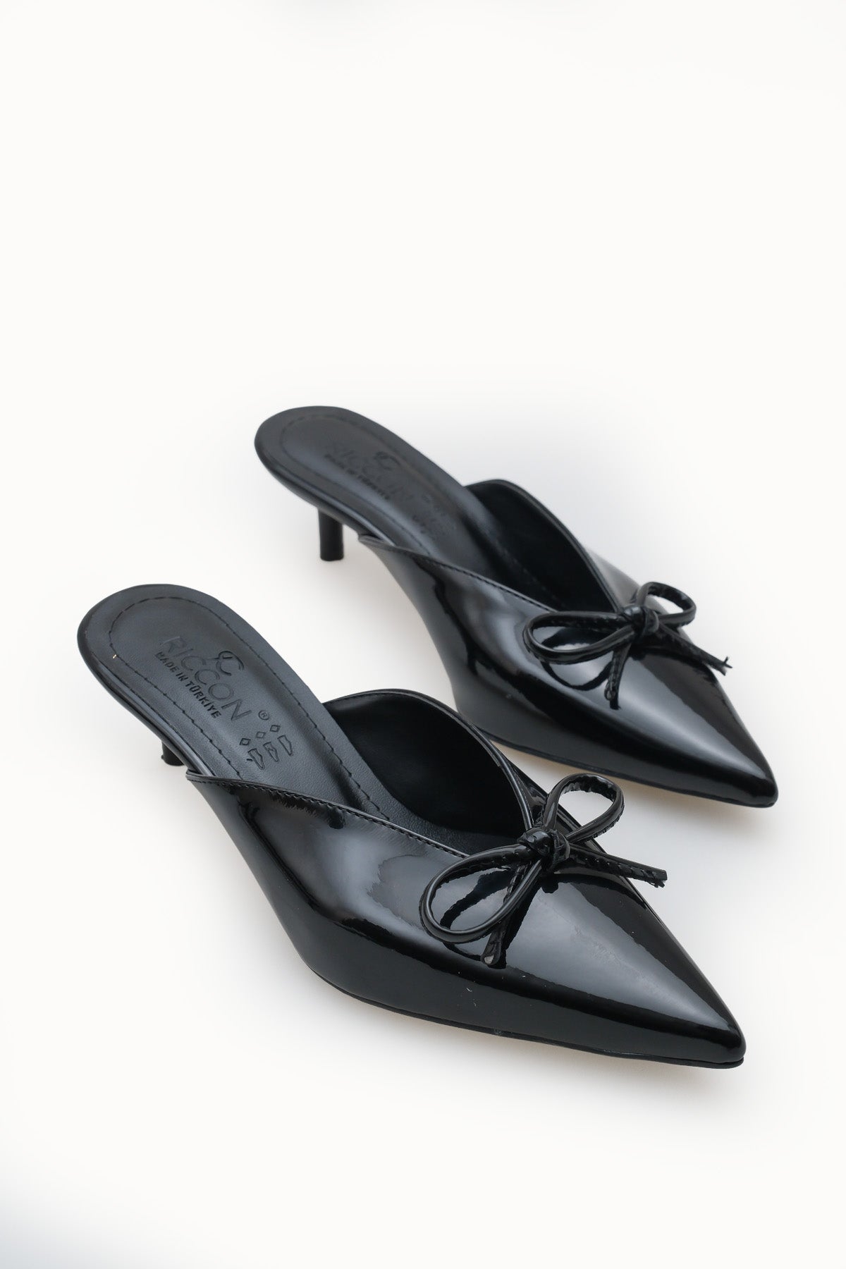 Riccon Kadın Sivri Burunlu İnce Topuklu Terlik 0012211 Siyah Rugan
