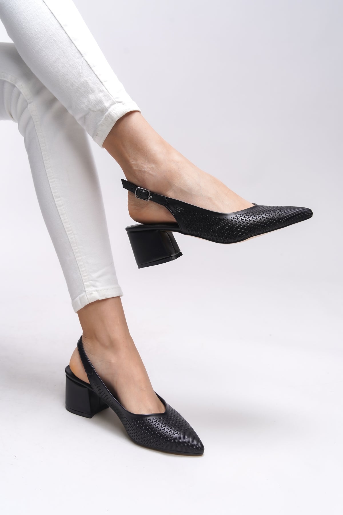 Riccon Maudthyl Kadın Arkası Açık Sivri Burun Kalın Topuklu Ayakkabı 0012443