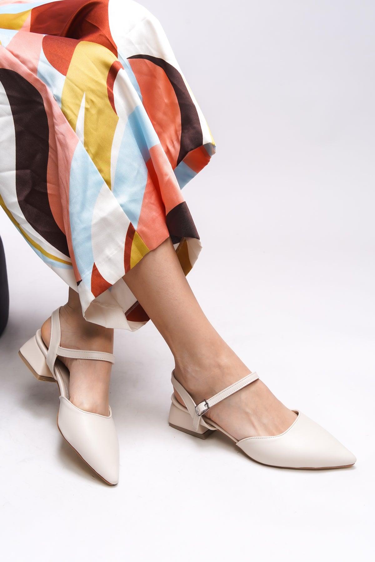 Riccon Heilleia Kadın Arkası Açık Sivri Burun Topuklu Ayakkabı 0012335