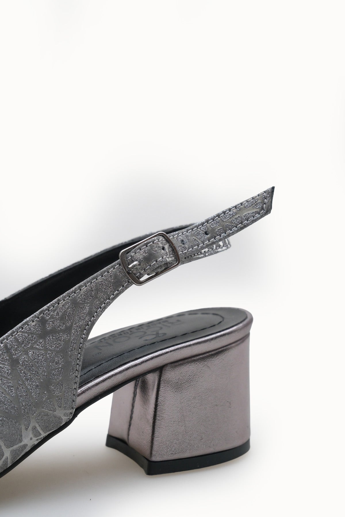 Riccon Kadın Sivri Burunlu Arkası Açık Topuklu Ayakkabı 0012420 Platin Dokulu