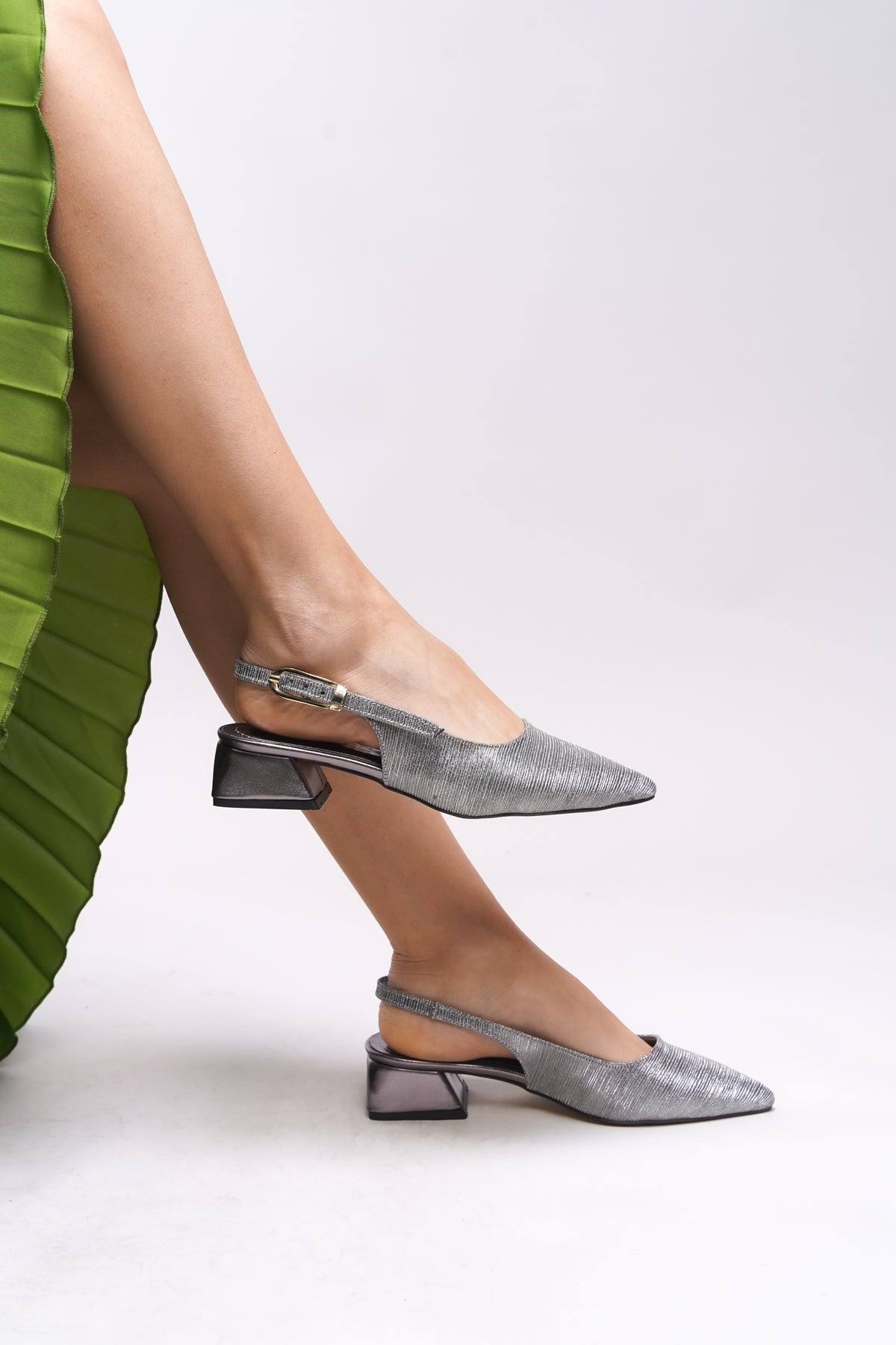 Riccon Tyltora Kadın Arkası Açık Sivri Burun Topuklu Ayakkabı 0012303