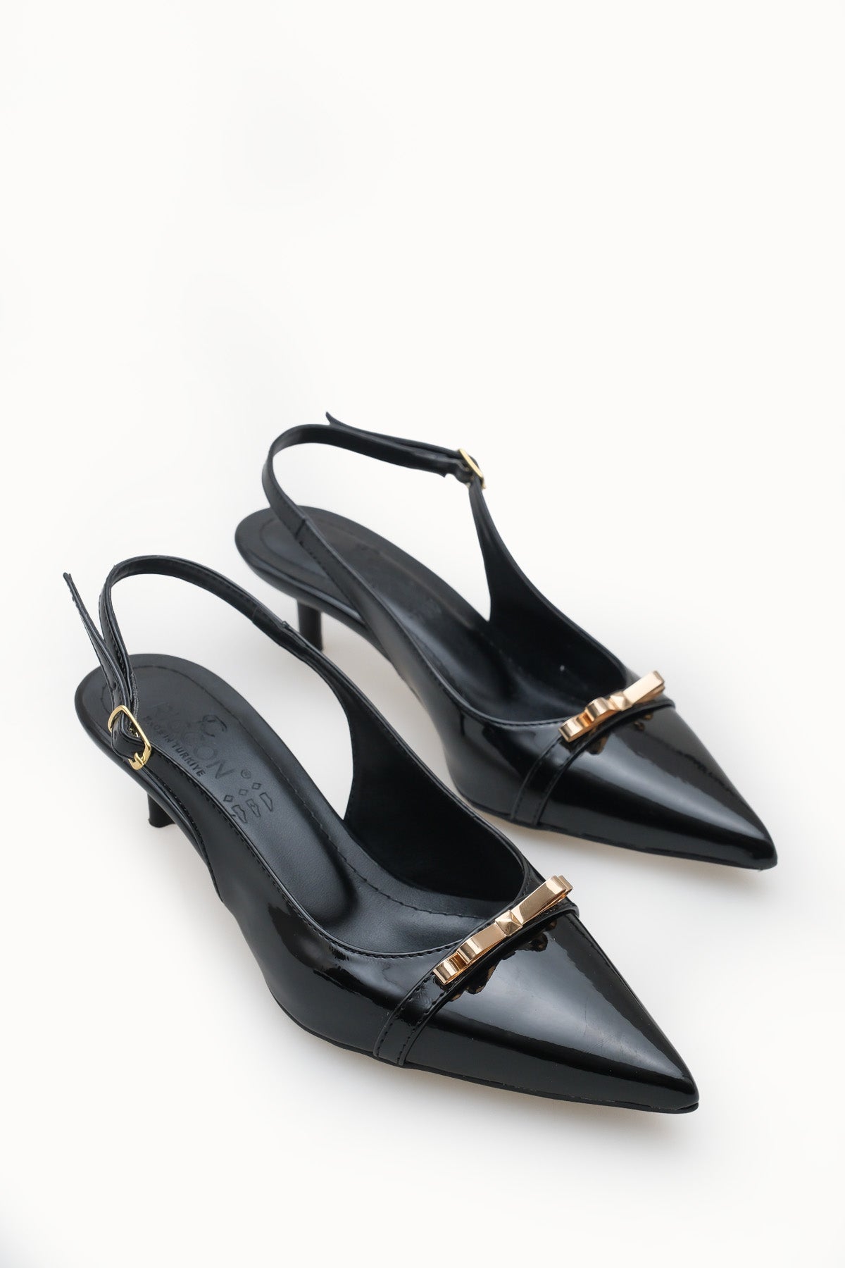 Riccon Kadın Sivri Burunlu Arkası Açık İnce Topuklu Ayakkabı 0012205 Siyah Rugan