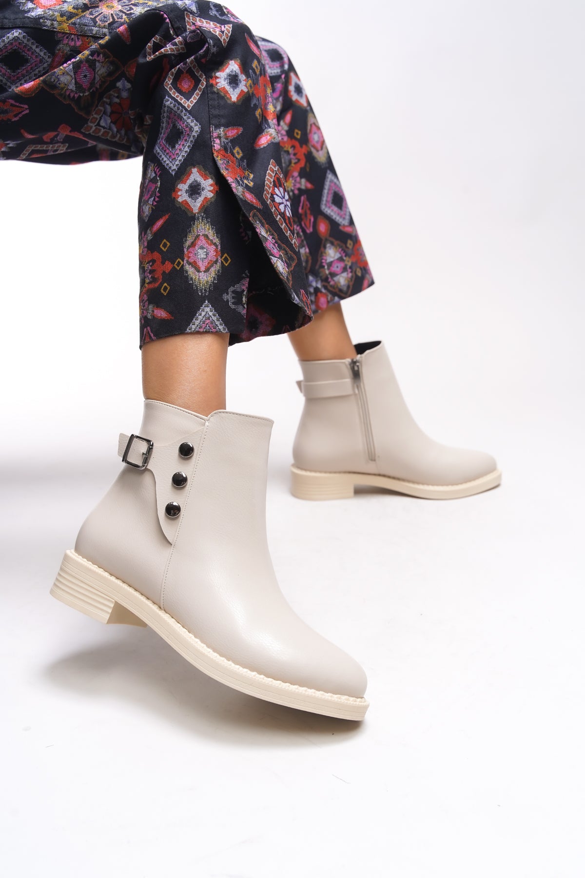 Riccon Heshrari Kadın Bot 0012072