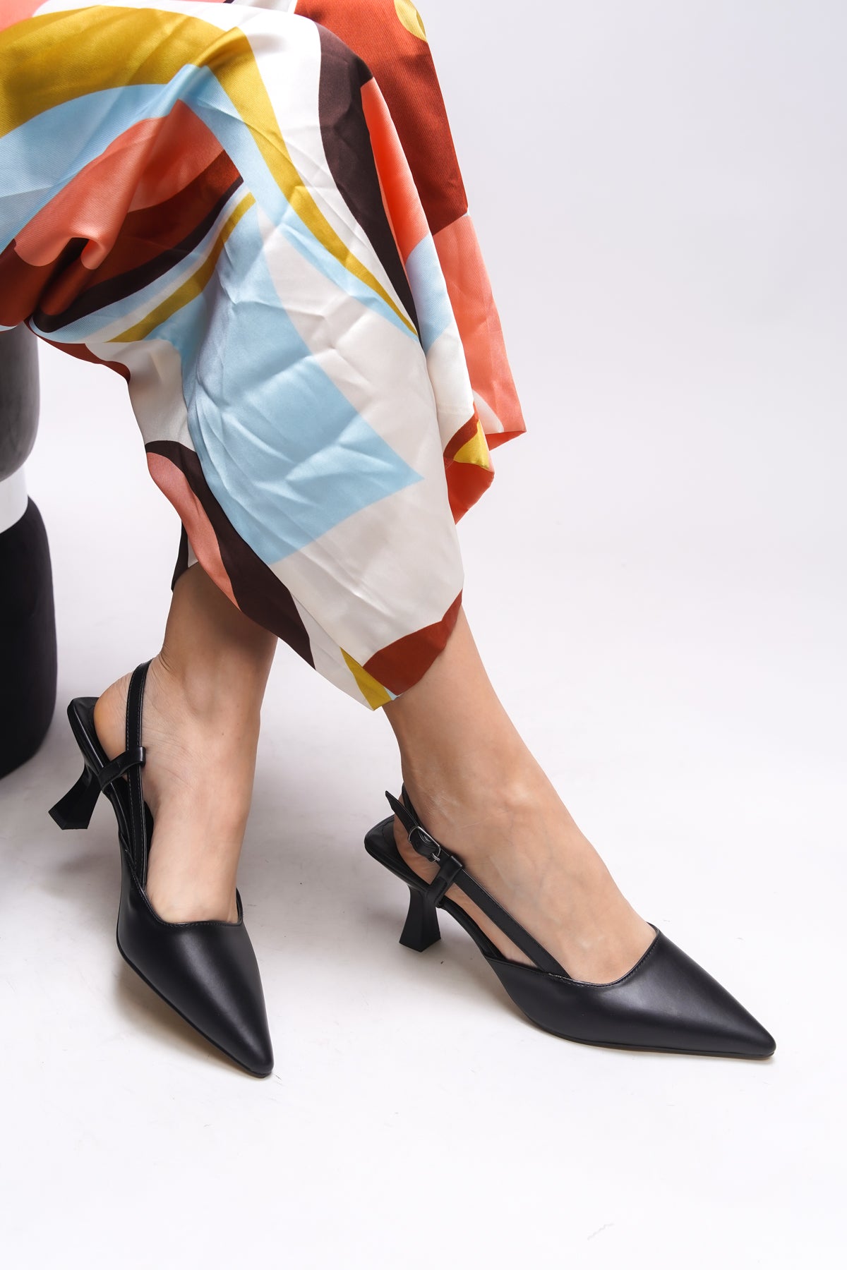 Riccon Evelniel Kadın Arkası Açık Sivri Burun Stiletto 001209