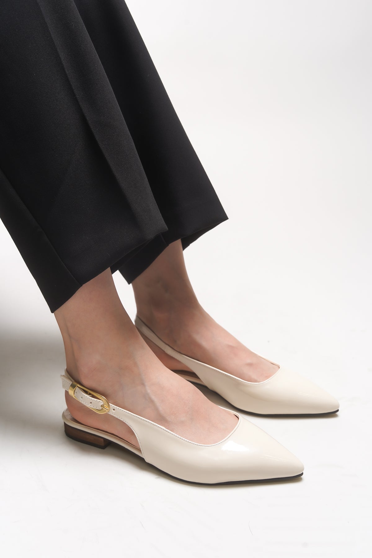 Riccon Issagalyn Kadın Sivri Burunlu Topuklu Ayakkabı 0012111