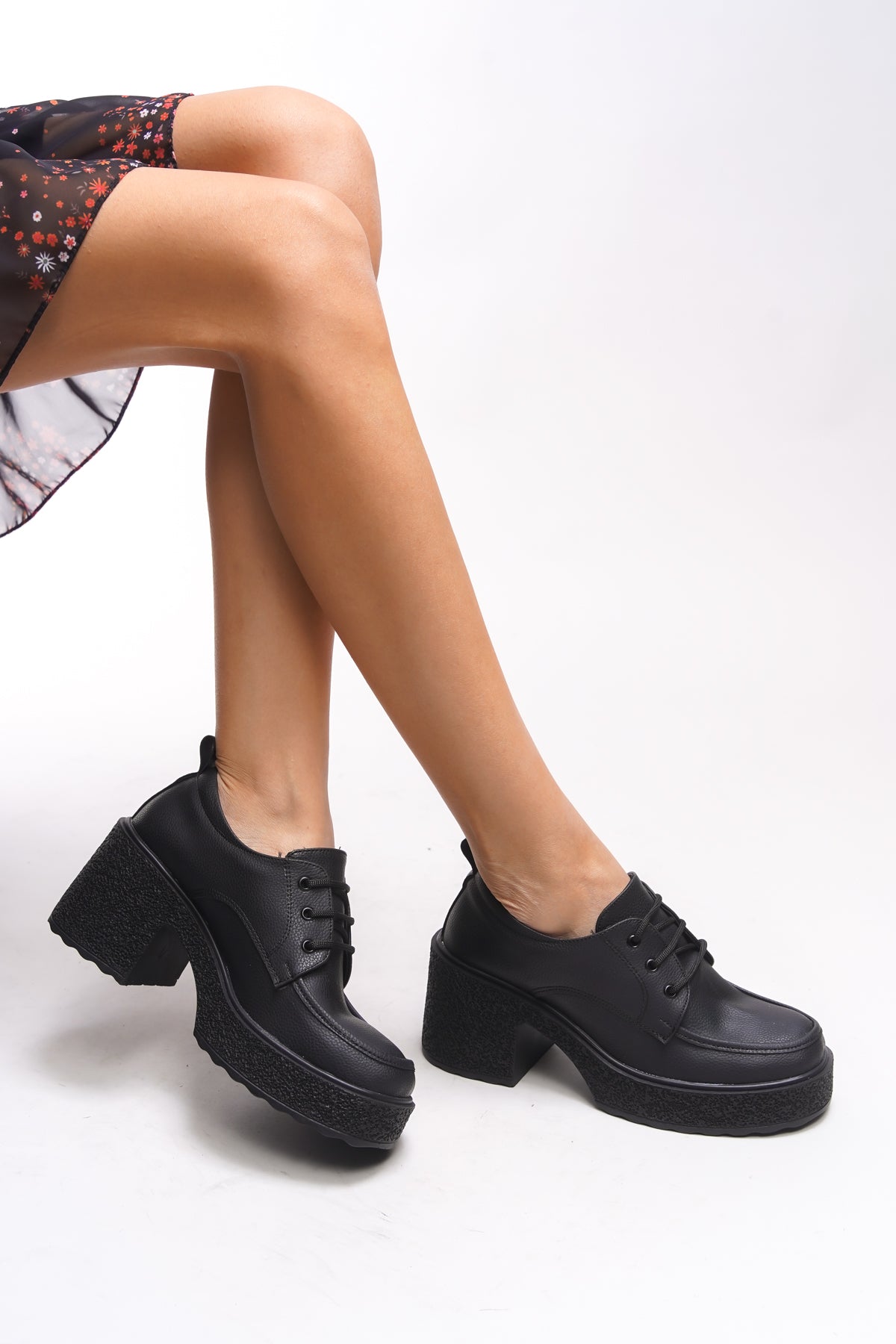 Riccon Qerekna Kadın Topuklu Bağcıklı Loafer 00121500 Dokulu Siyah Cilt