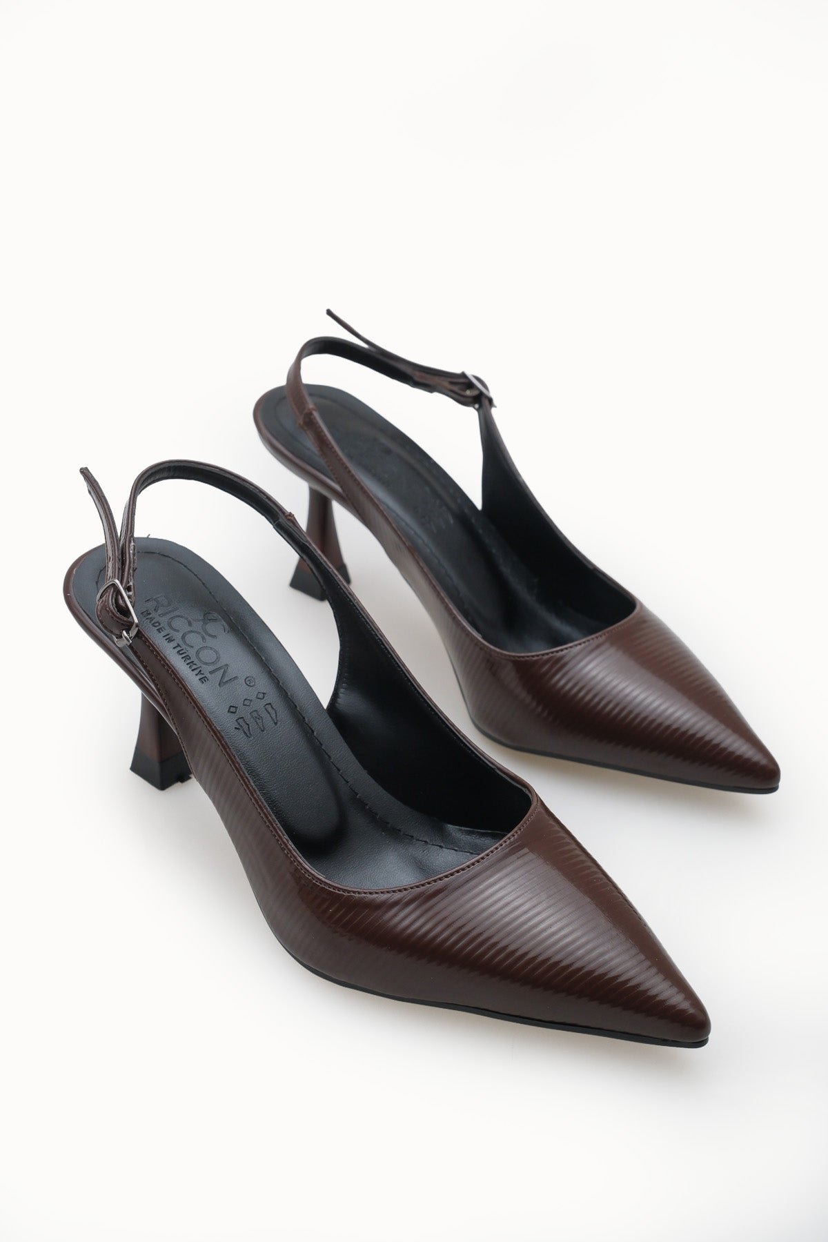 Riccon Kadın Sivri Burunlu Arkası Açık İnce Topuklu Ayakkabı 0012720 Kahverengi Rugan