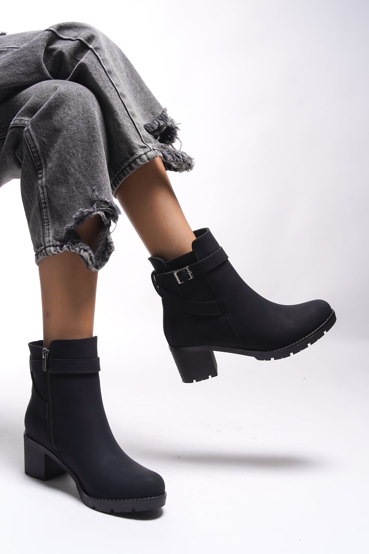 Riccon Lilixipha Kadın Toka Detaylı Lastikli Topuklu Bot 0012730