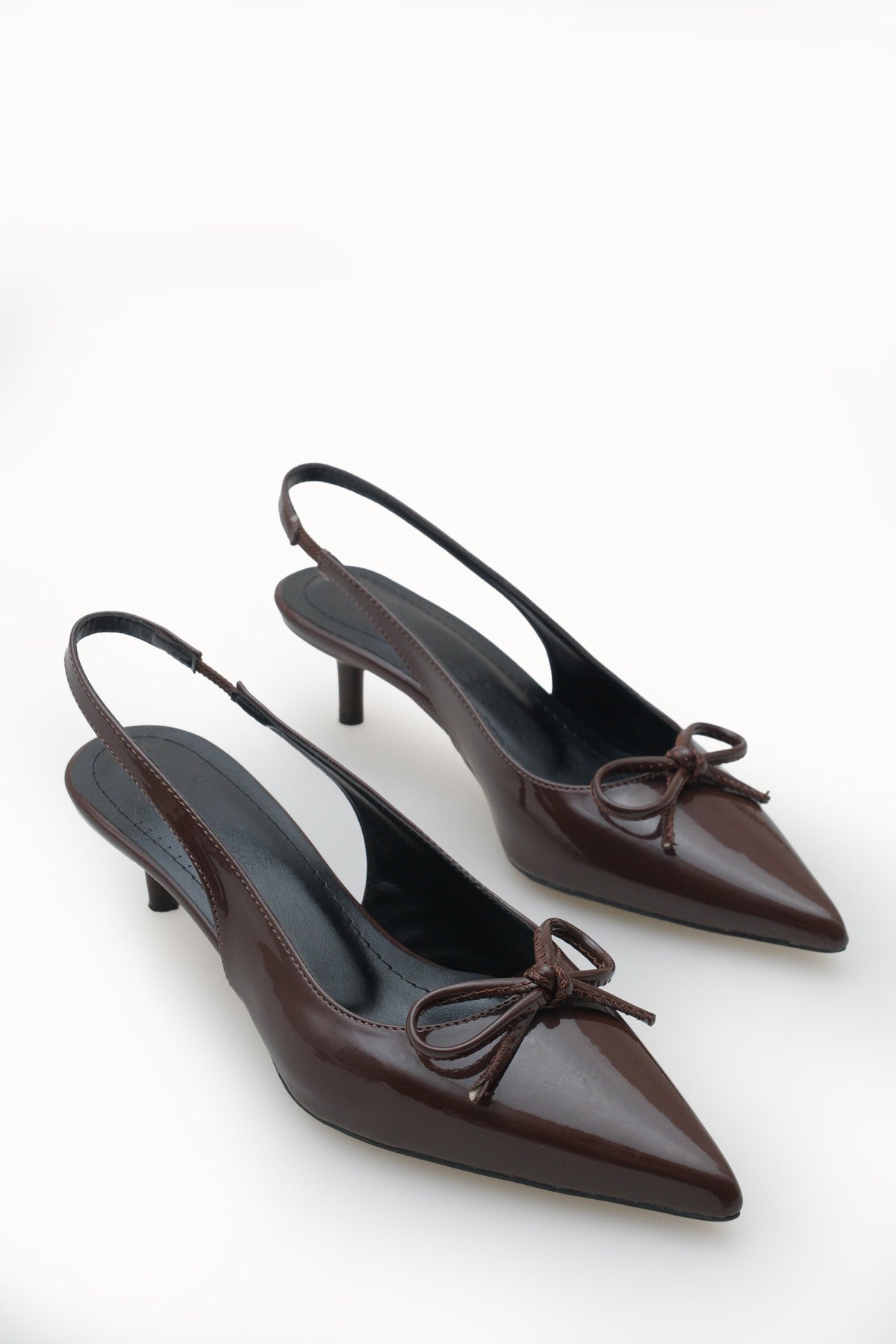 Riccon Kadın Sivri Burunlu Arkası Açık İnce Topuklu Ayakkabı 0012201 Kahverengi Rugan