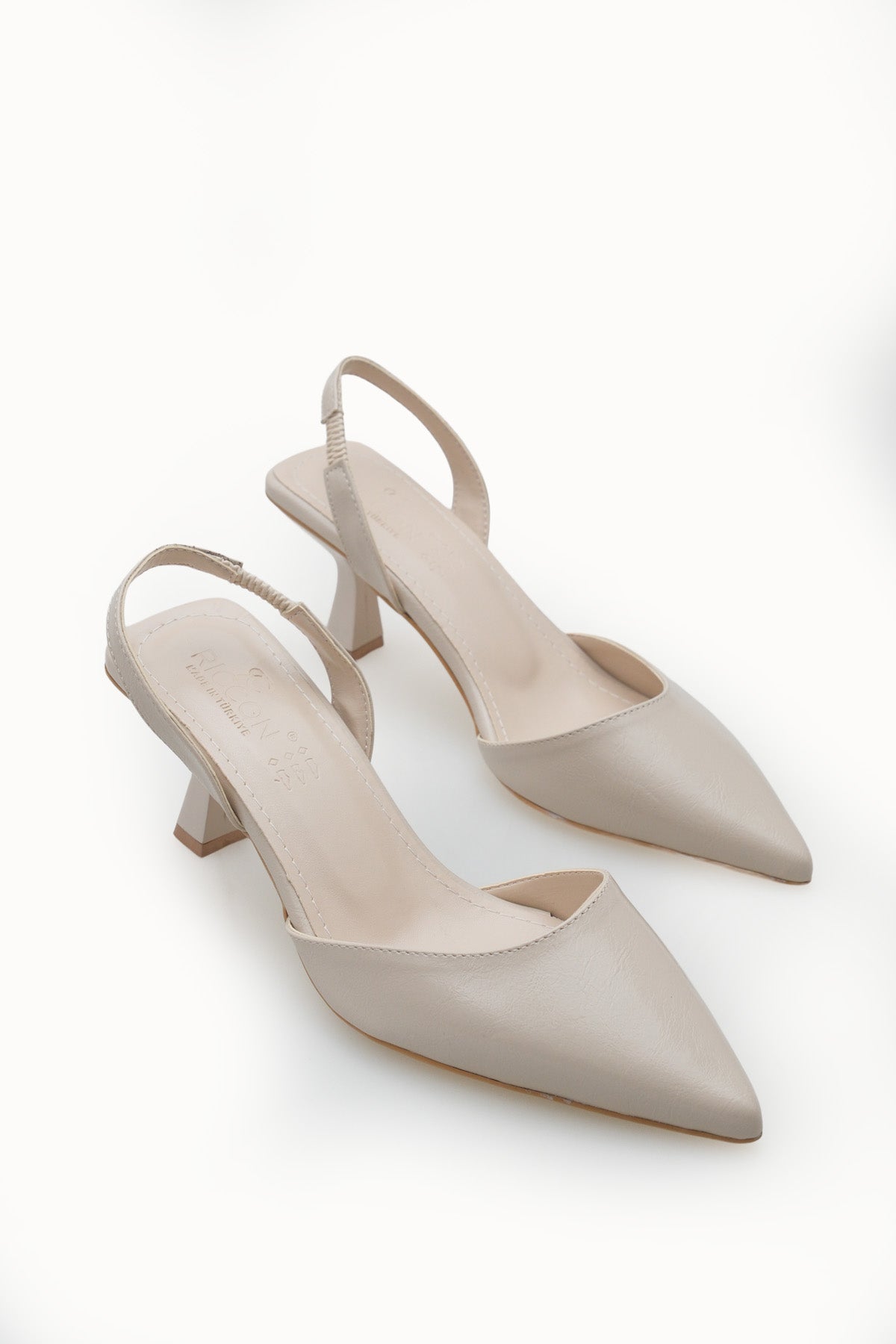 Riccon Kadın Sivri Burunlu Arkası Açık İnce Topuklu Ayakkabı 001206 Ten Rustik