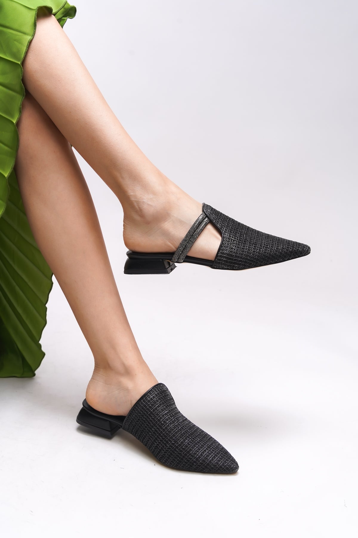 Riccon Elthaela Kadın Sivri Burun Kısa Topuklu Terlik 0012804