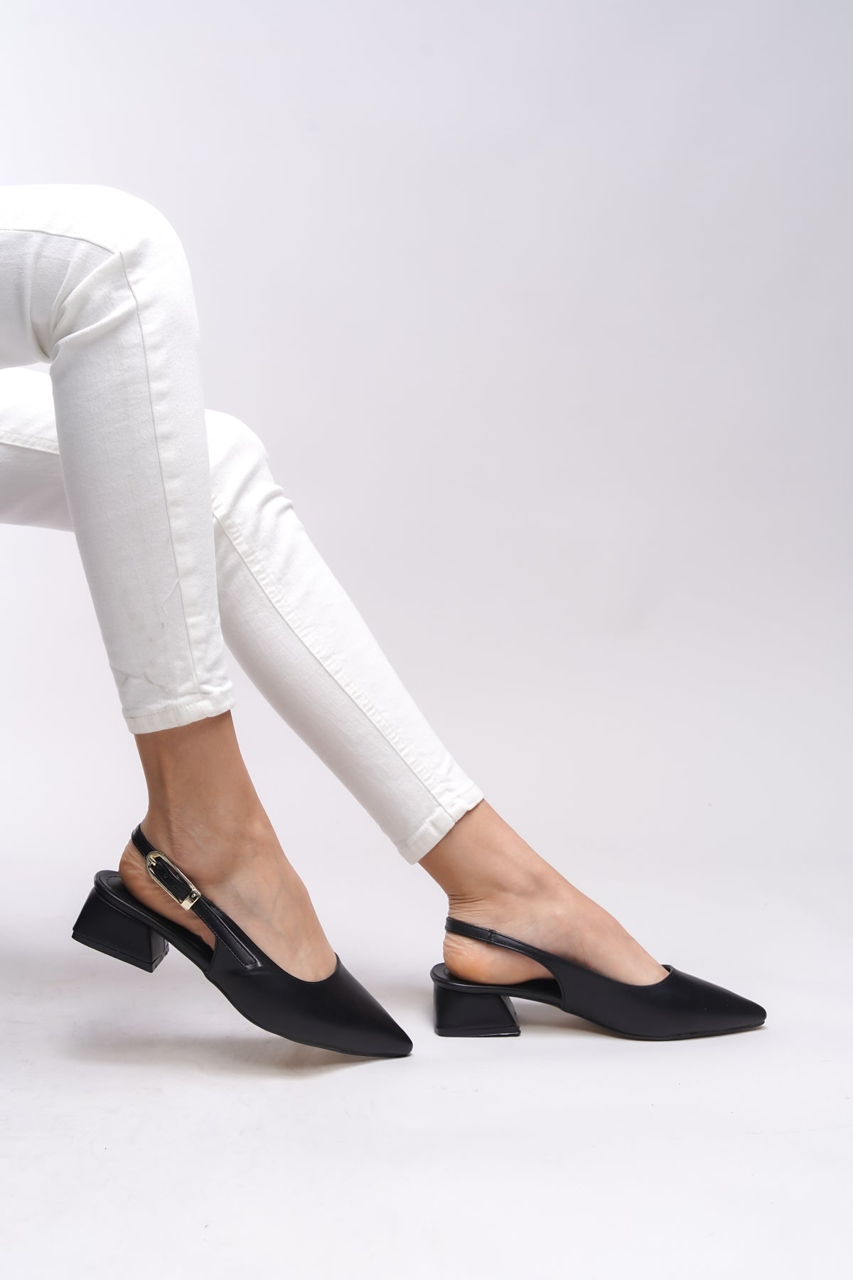 Riccon Tyltora Kadın Arkası Açık Sivri Burun Topuklu Ayakkabı 0012303