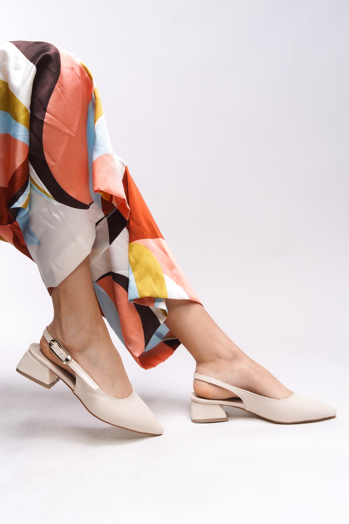 Riccon Tyltora Kadın Arkası Açık Sivri Burun Topuklu Ayakkabı 0012303